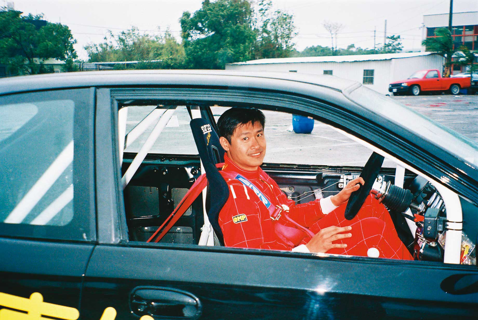 柯勝峯愛車成痴，改車、騎重機、賽車樣樣行。（光陽提供）