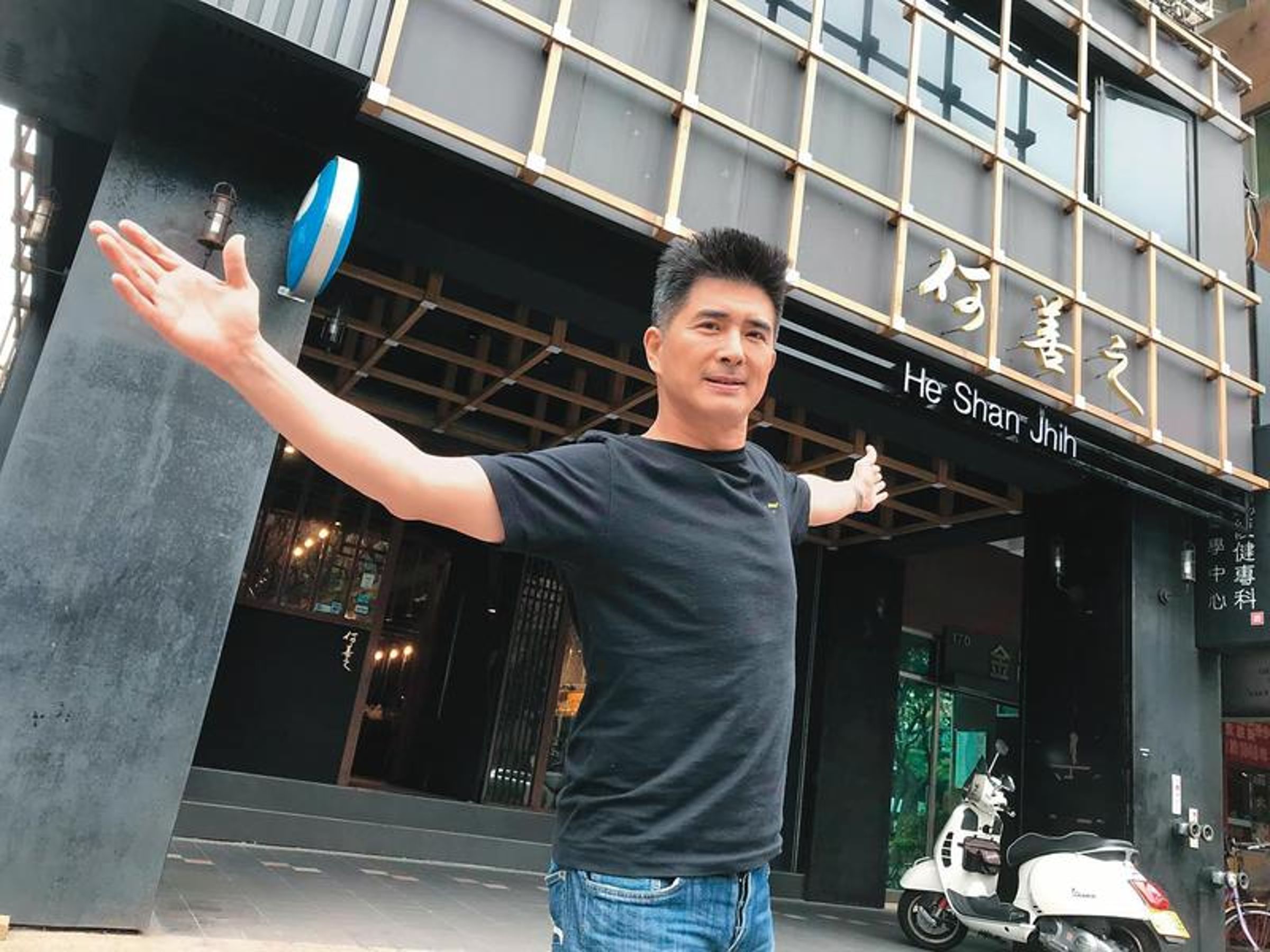 邵昕經營的「何善之」火鍋曾紅極一時,是排隊名店。(翻攝自邵昕臉書)
