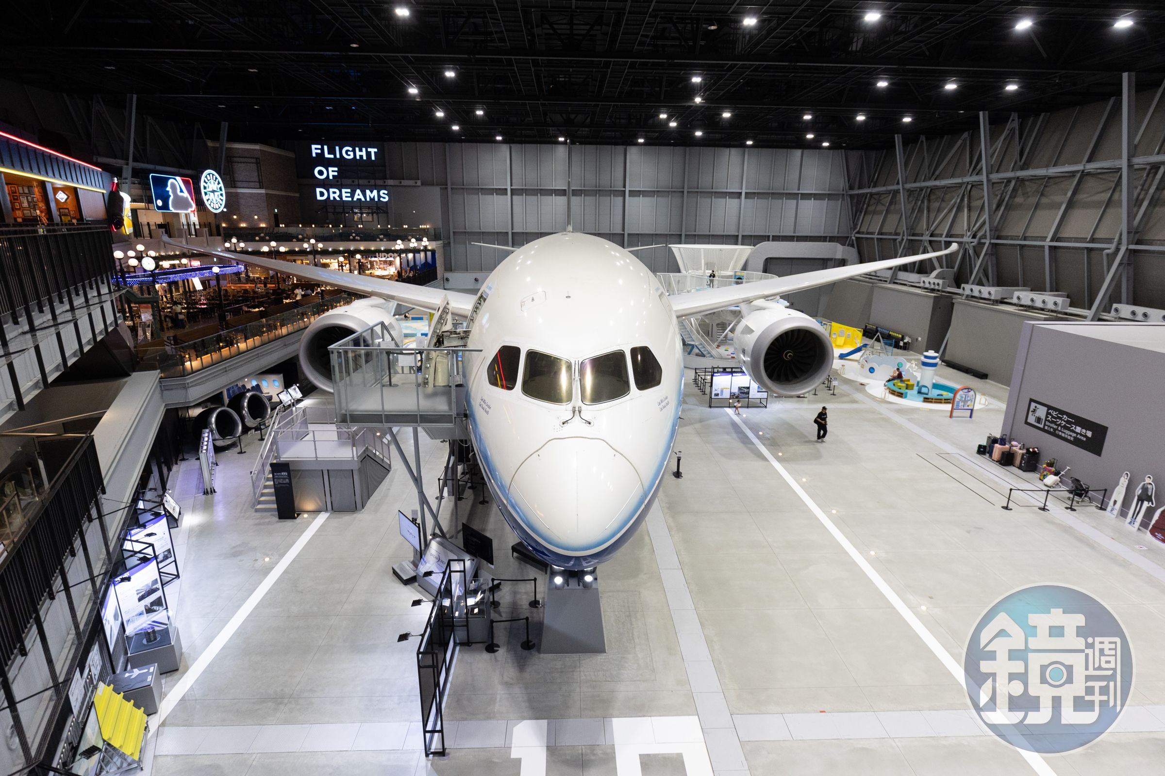 中部國際機場內有一座以波音787首架原型機打造的「FLIGHT OF DREAMS」航空主題區。