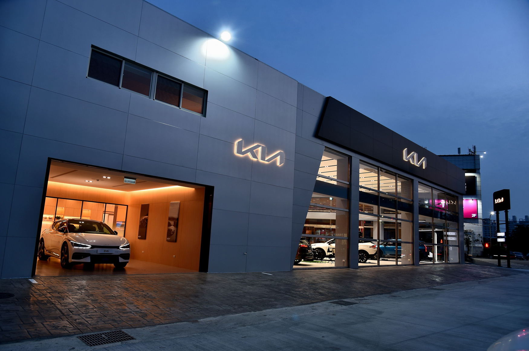 鏡車焦點／Kia這招狠！開間全台最大據點，順便丟出一台專為Outdoor打造的限量版