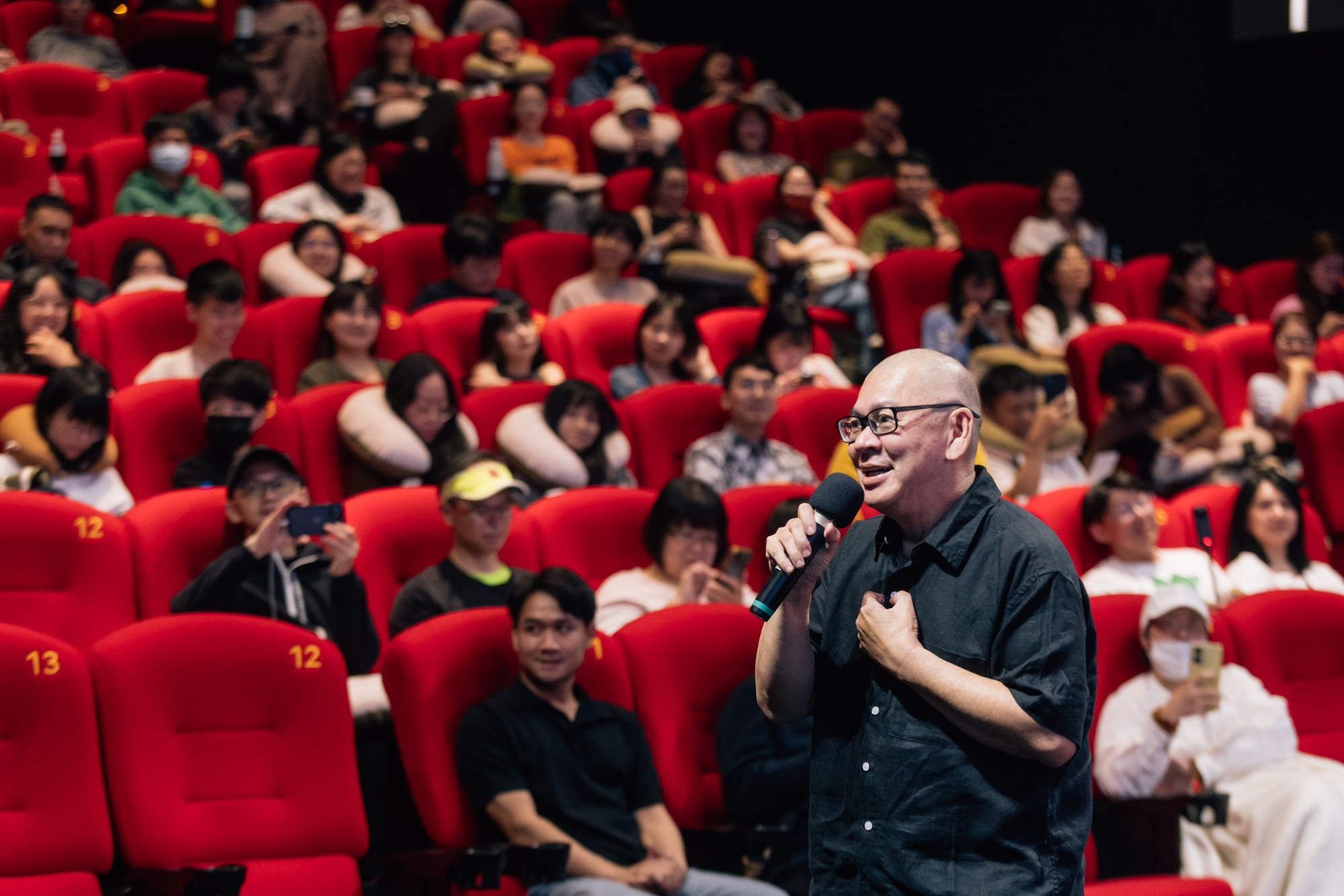 蔡明亮3日舉辦「行者十步」電影馬拉松放映，為了怕觀眾睡著，他還準備了唱歌等互動環節。（國家電影及視聽文化中心提供）