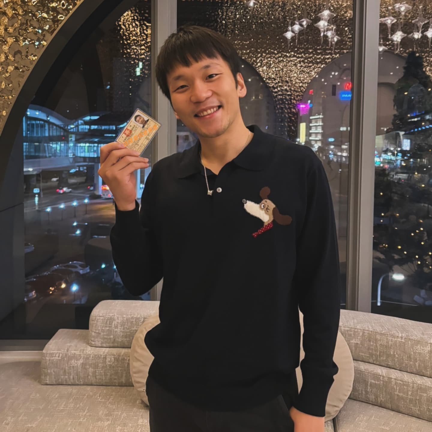 李洋告訴大家自己考到駕照了。(翻攝李洋臉書)