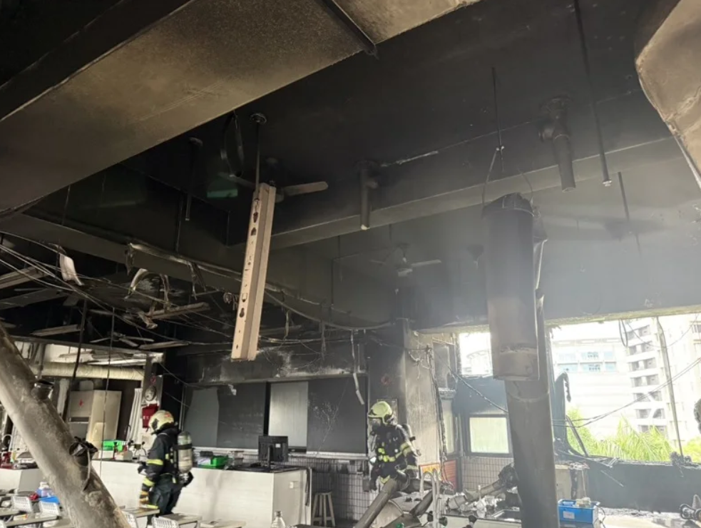 北市士林區陽明高中的實驗室今日下午2時發生火警，所幸並未造成人員傷亡。（翻攝畫面）
