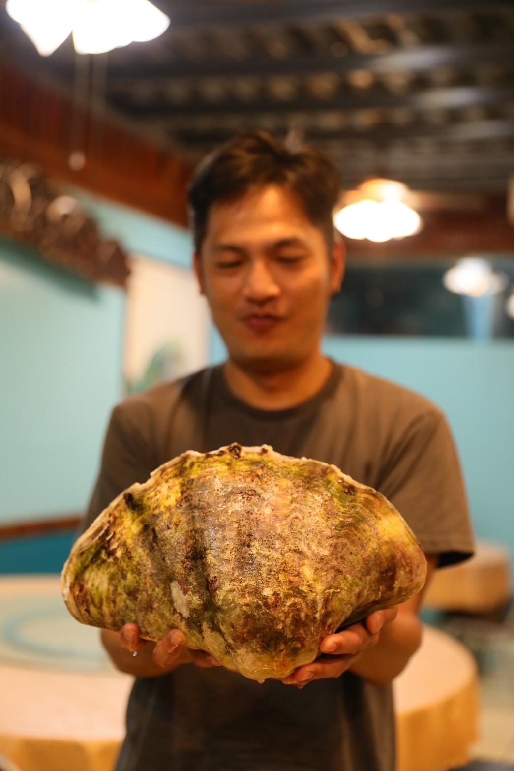 台灣吃不到的「硨磲貝」,在帛琉是必吃特色美食之一,也是當地珍貴的重要食材。