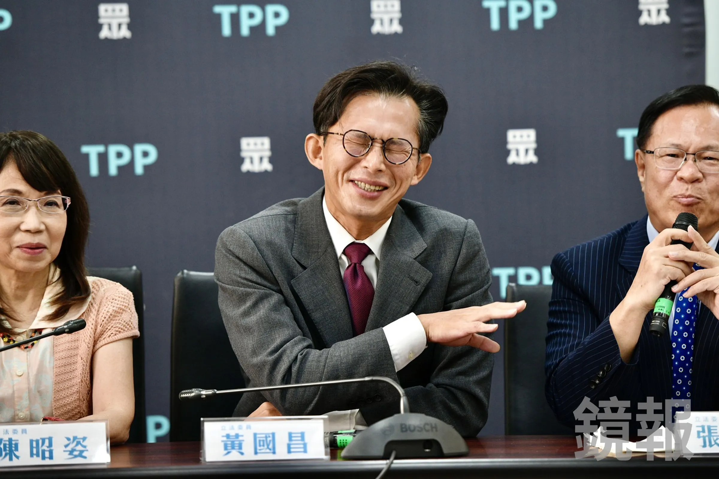 鏡報獨家/柯文哲上88會館誰爆料?網路時間軸會說話 黃國昌臉書、《菱傳媒》率先發文