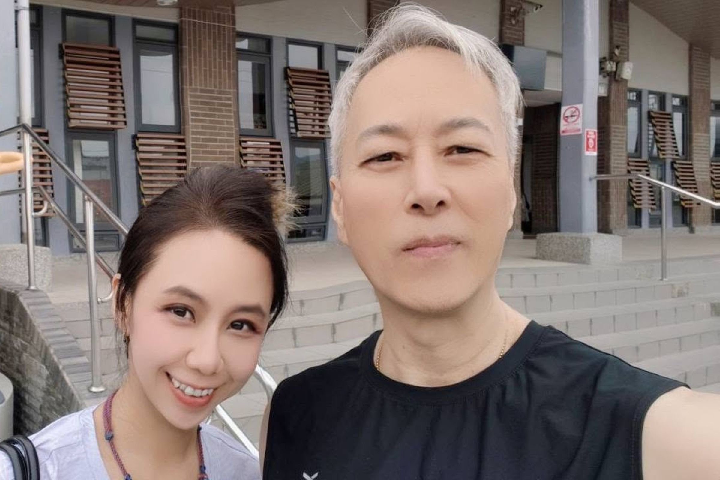 姜厚任認愛童芯後,女方爭議接連被起底,他仍多次公開護愛。(翻攝網路)