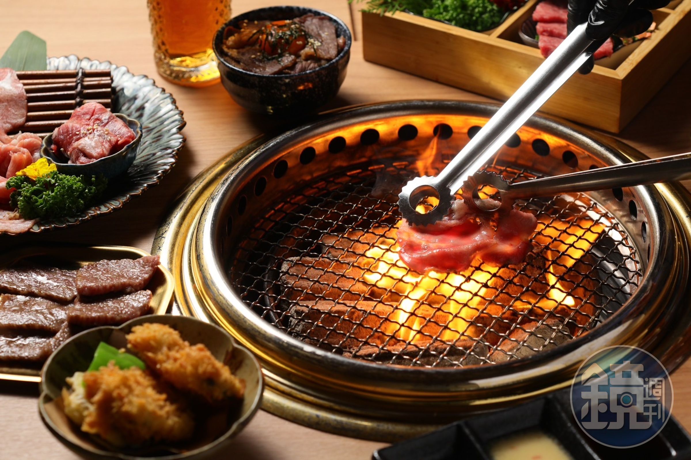 「津炭燒肉」雖然沒有特別提供專人代烤，但想要請專業的來也能請工作人員幫忙。