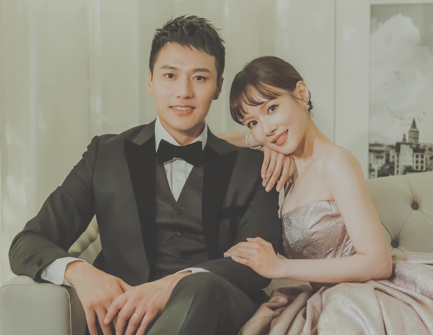 張睿家、黃安若分享婚紗照。（翻攝臉書）