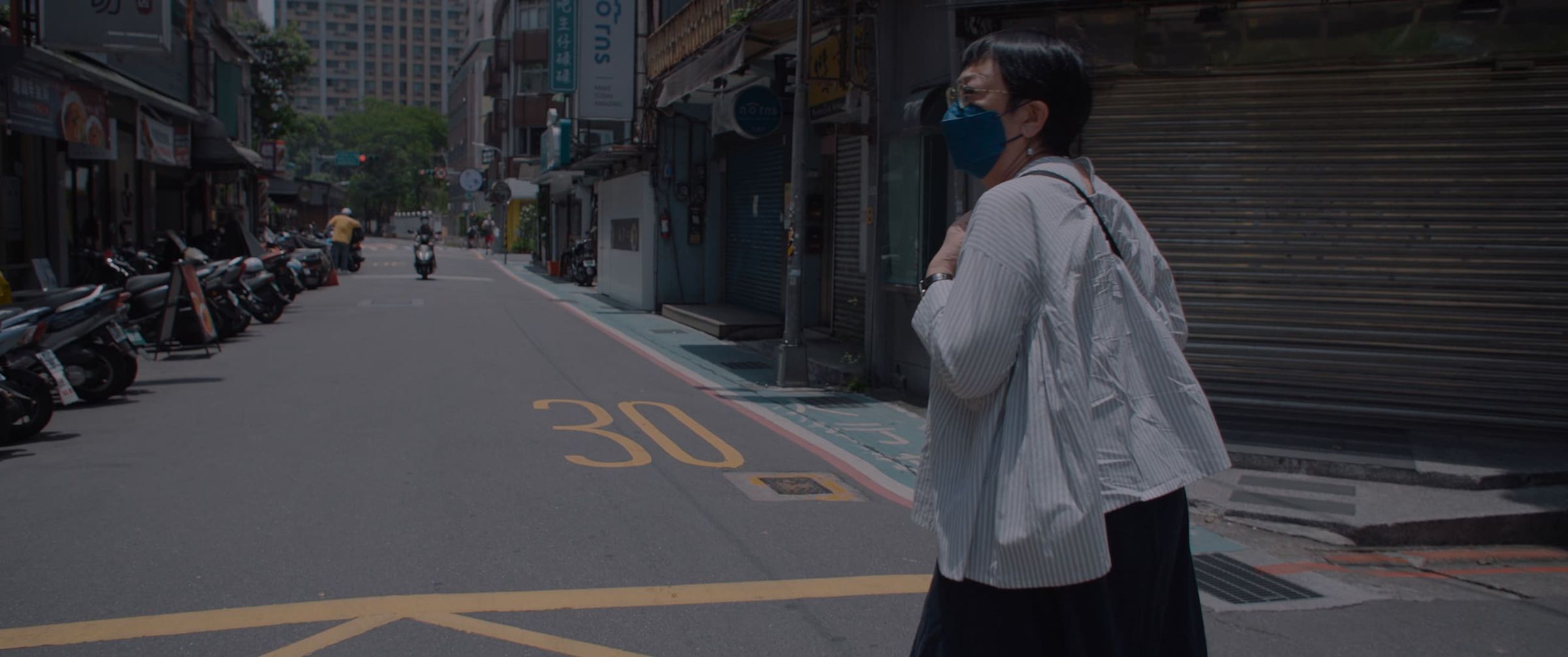 導演許鞍華為了拍攝《詩》在疫情期間四處走訪。（佳映提供）