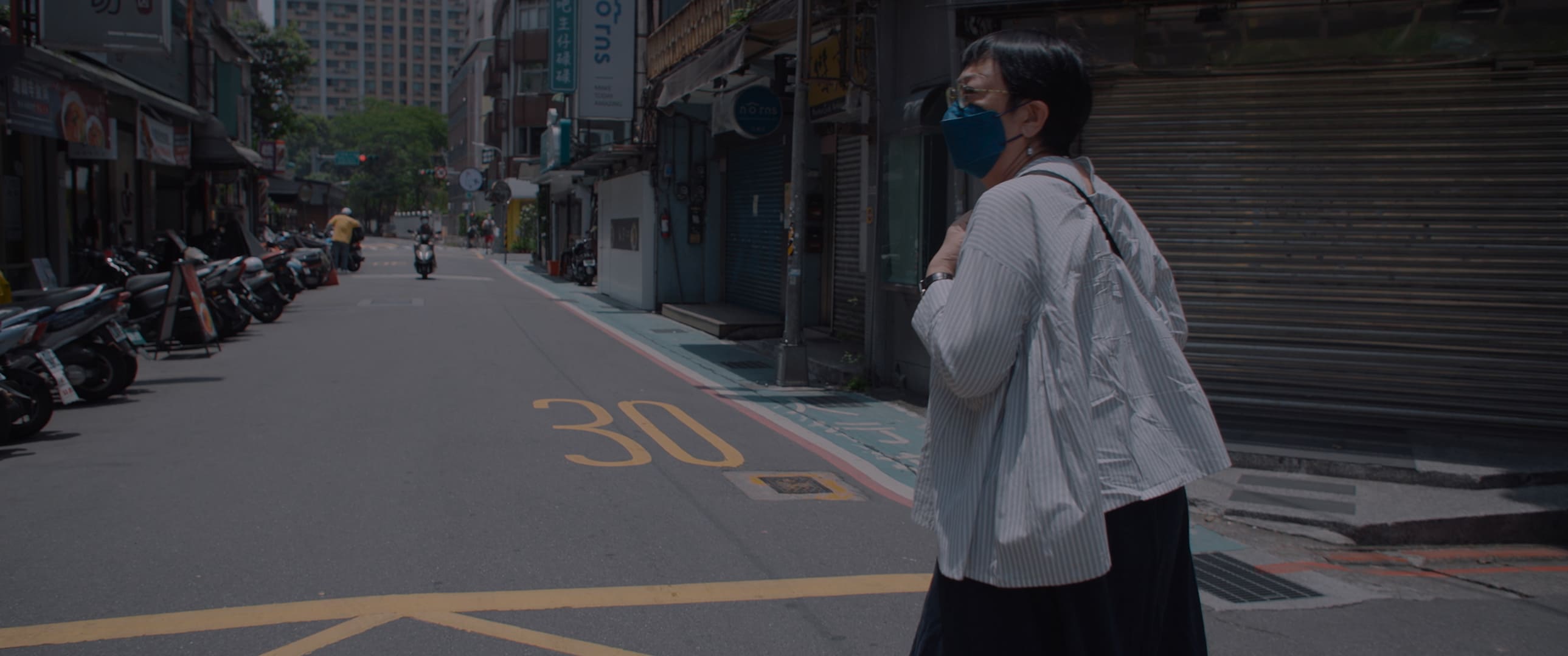 導演許鞍華為了拍攝《詩》在疫情期間四處走訪。（佳映提供）