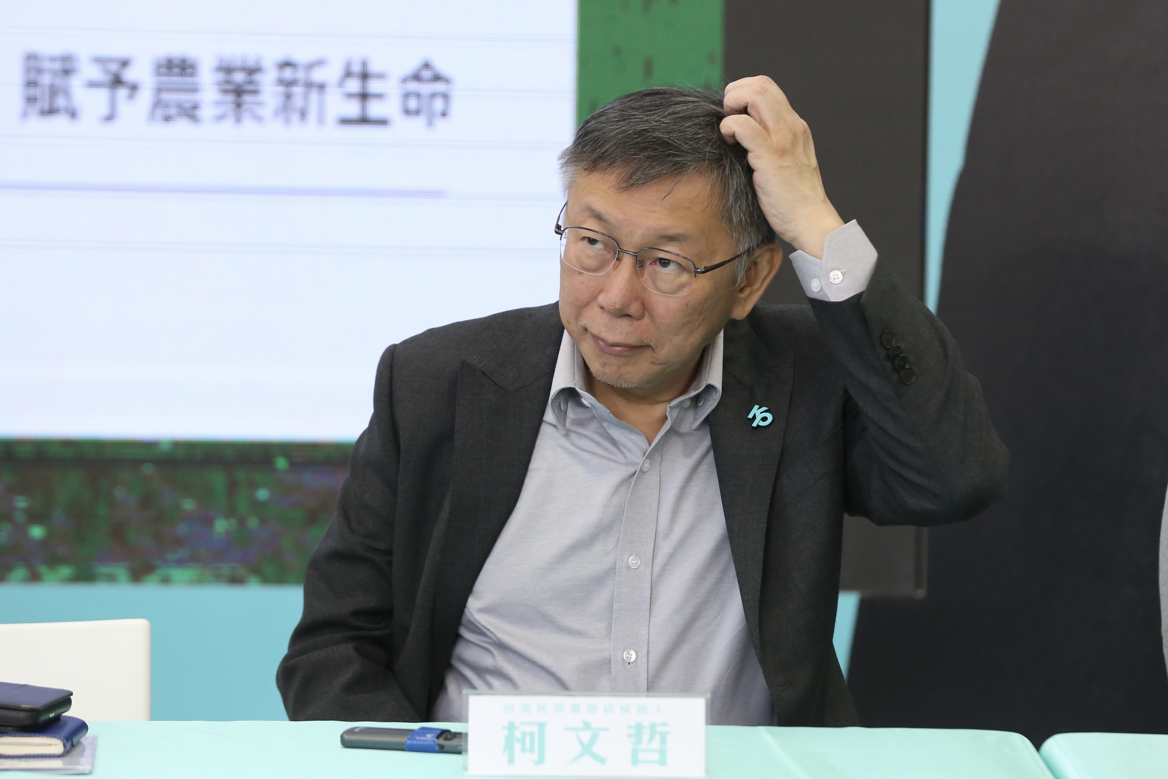 台灣機車路權促進會公關主任劉成謙認為，柯文哲不但不懂機車族，對機車物理屬性也不夠了解。