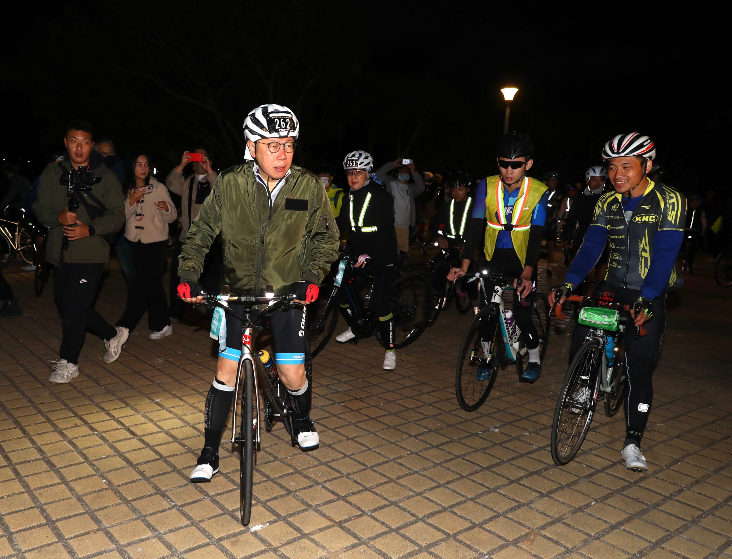 柯文哲今挑戰一日北高鐵馬行。