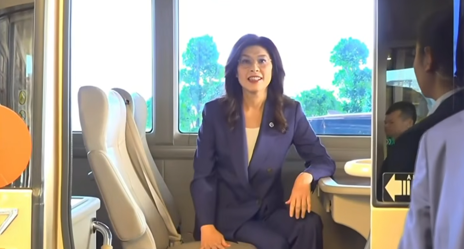 四月鄭習會/鄭麗文坐公務巴士赴「鄭習會」 作家:羞辱意涵濃厚