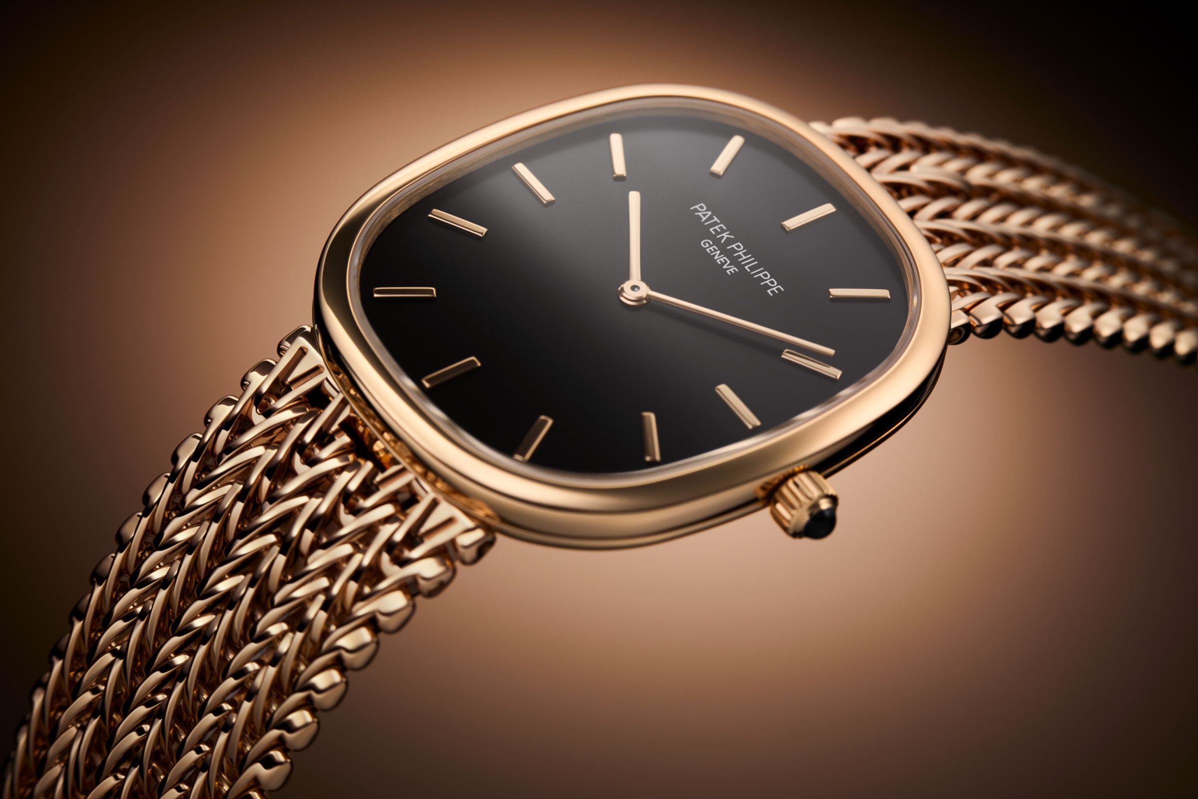 百達翡麗Golden Ellipse，定價NT$1,946,000。