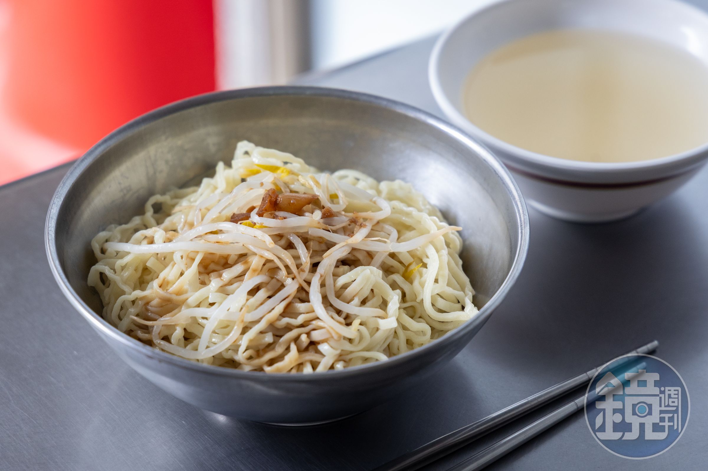 簡簡單單一碗「豆菜麵」,就是台北榮總院長陳威明心中的人間美味。(25元/小碗、30元/大碗、35元/特大,皆送味噌湯)