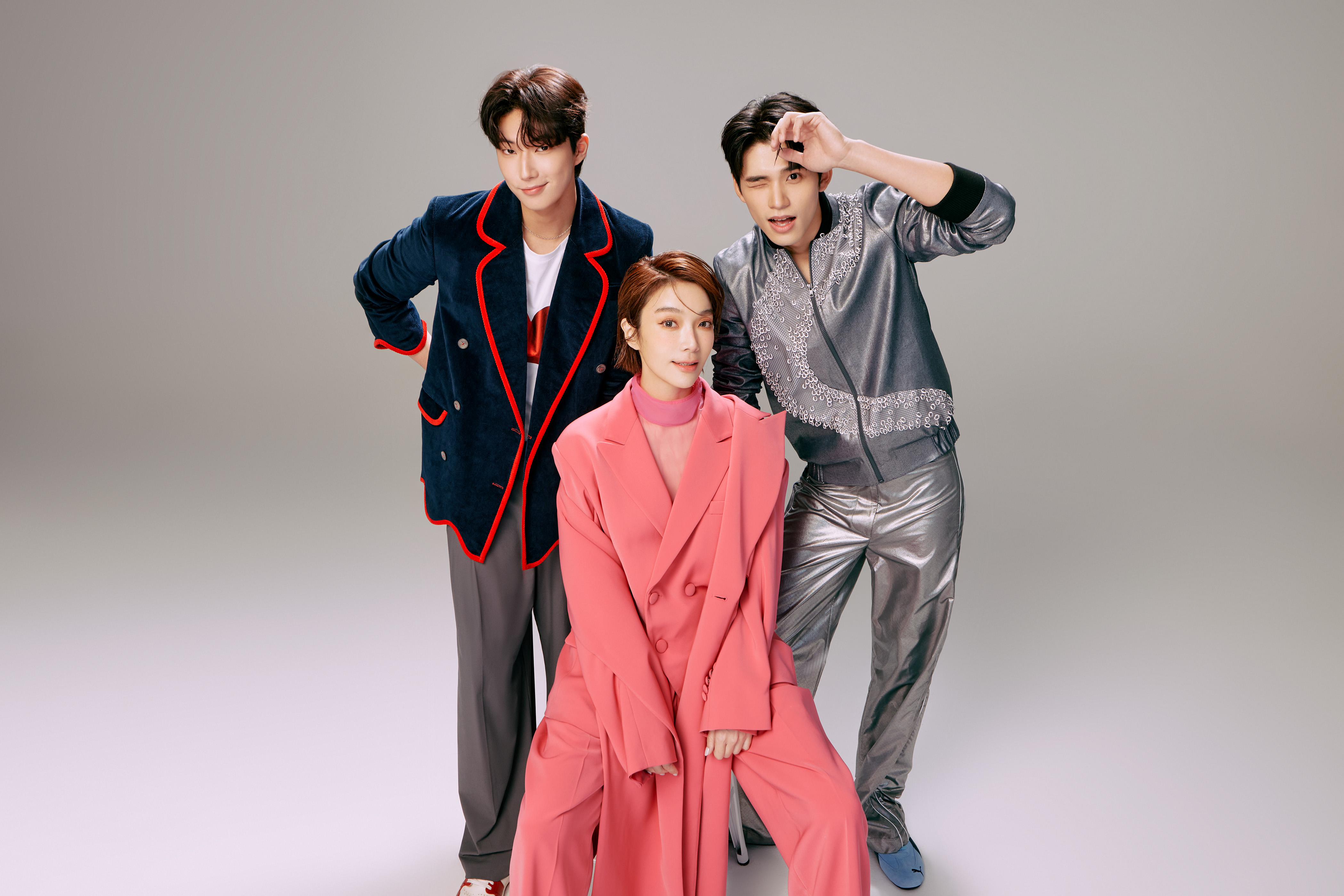 蔡淑臻（中）與帥氣的師弟金雲（左）、王品澔準備好新的一年迎接新挑戰。（伊林娛樂提供）