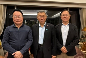 柯文哲（中）曬與蔡正元（右）的合照。（翻攝自柯文哲IG限動）