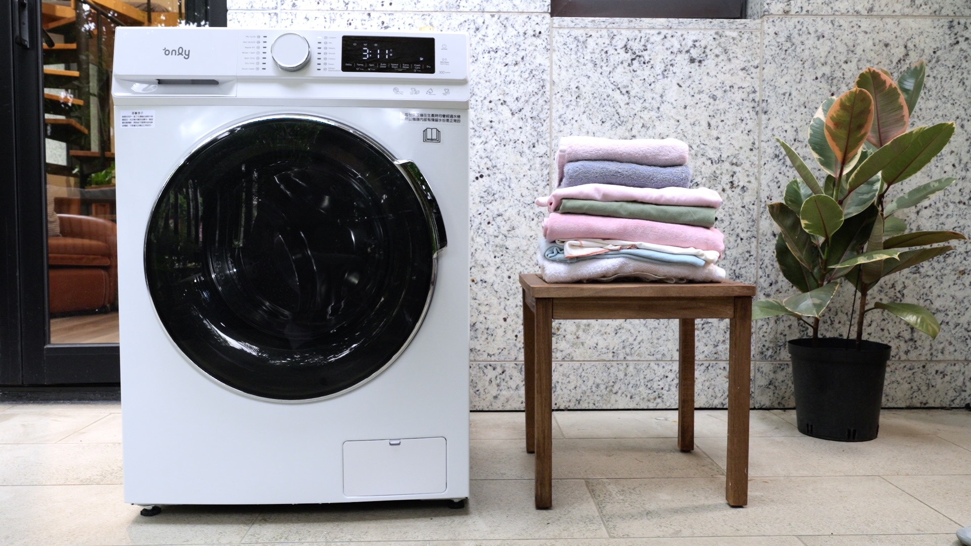 有了only小祈禱12.5KG洗劑自投洗脫烘洗衣機旗艦款 OF13-M62UD白色簡約的外型，兼具美感與實用性，洗衣服變得輕鬆又優雅。