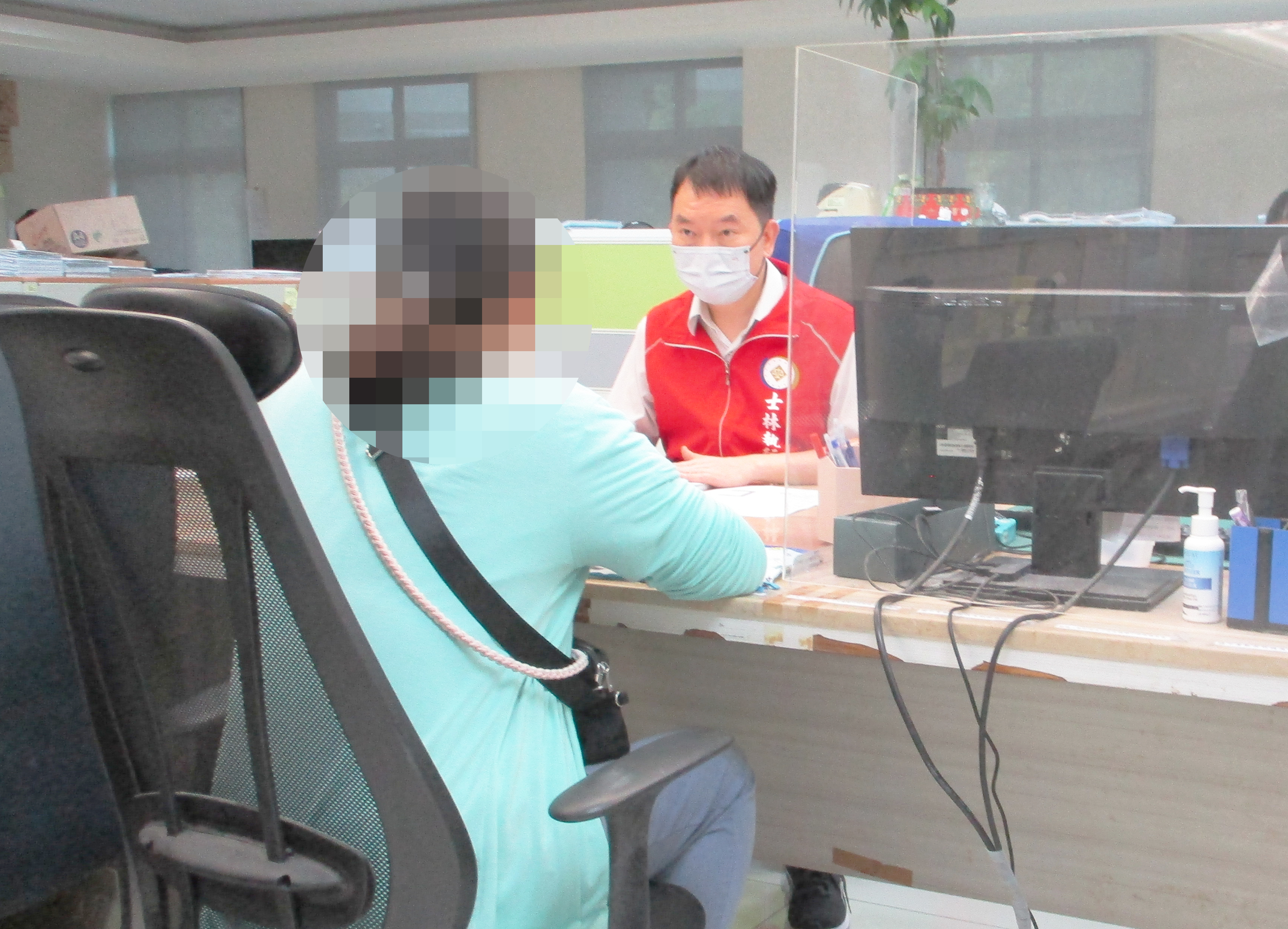 新北女拒繳54萬罰單，中百萬樂透「欠費全繳清」爽翻。（法務部行政執行署士林分署提供）