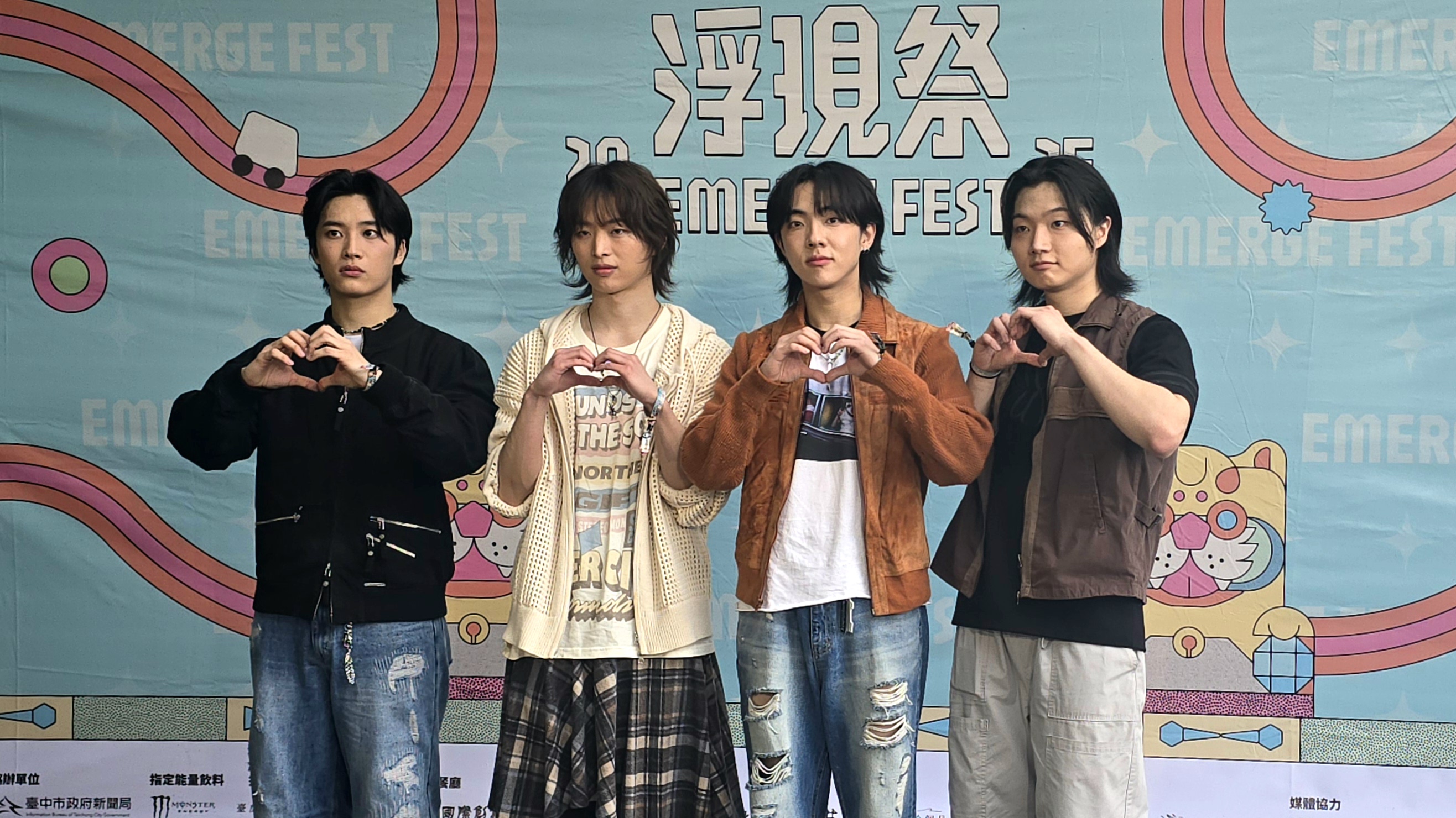 圭賢師弟樂團Dragon Pony首次參加浮現祭，直呼是出道以來最特別的一天。左起：貝斯手盛鉉、吉他手權世赫、主唱安太奎、和鼓手高康熏。