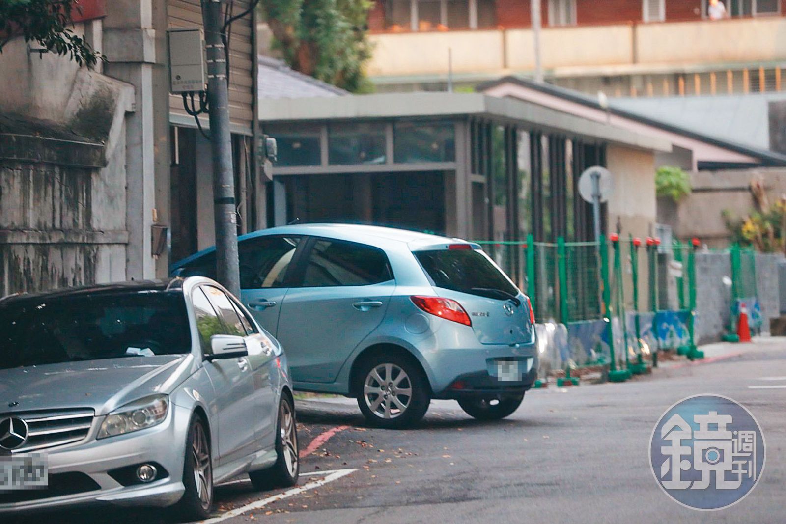 08/01 18:28，陳姓諮議下班後開車至無人使用的行政院副院長官邸。