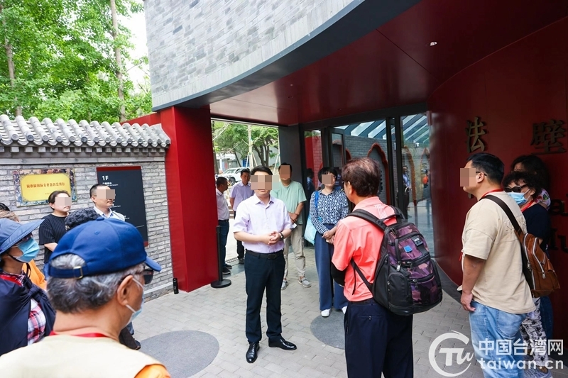 國安人士分析，北京當局最近轉為拉攏「首來族」，期待過去沒有到訪中國的青年學生，在同儕的鼓勵下前往中國參訪。（翻攝北京石景山區台辦微博）