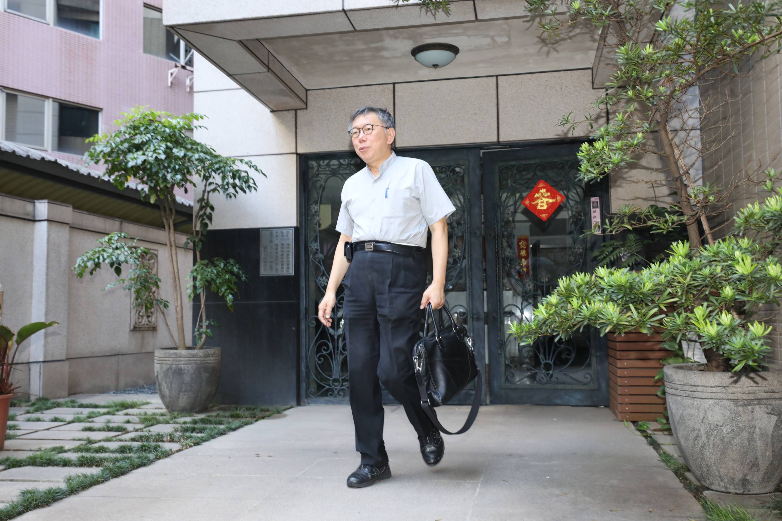 針對政治獻金爭議，柯文哲今日下午找「老臣」謝立功、蔡壁如、陳琬惠等人到黨中央開會談查帳進度。（本刊資料照）