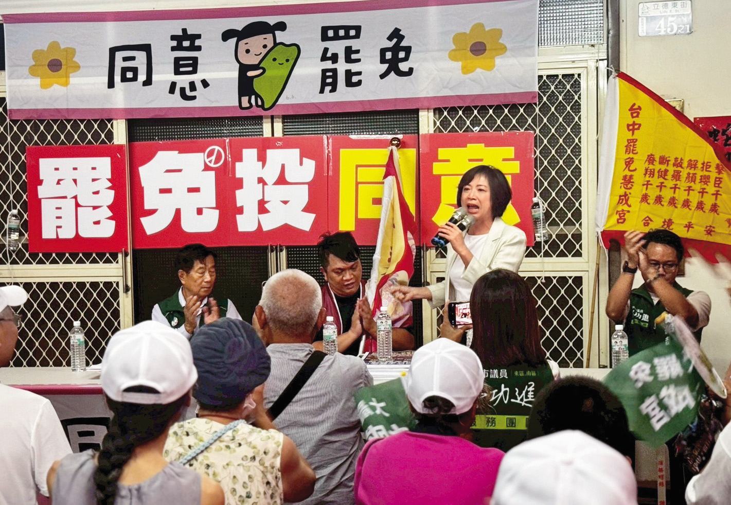 綠營2026可能的各縣市長人選，這次多請纓操盤地方罷免選情。圖為何欣純參與罷免活動。（翻攝何欣純臉書）