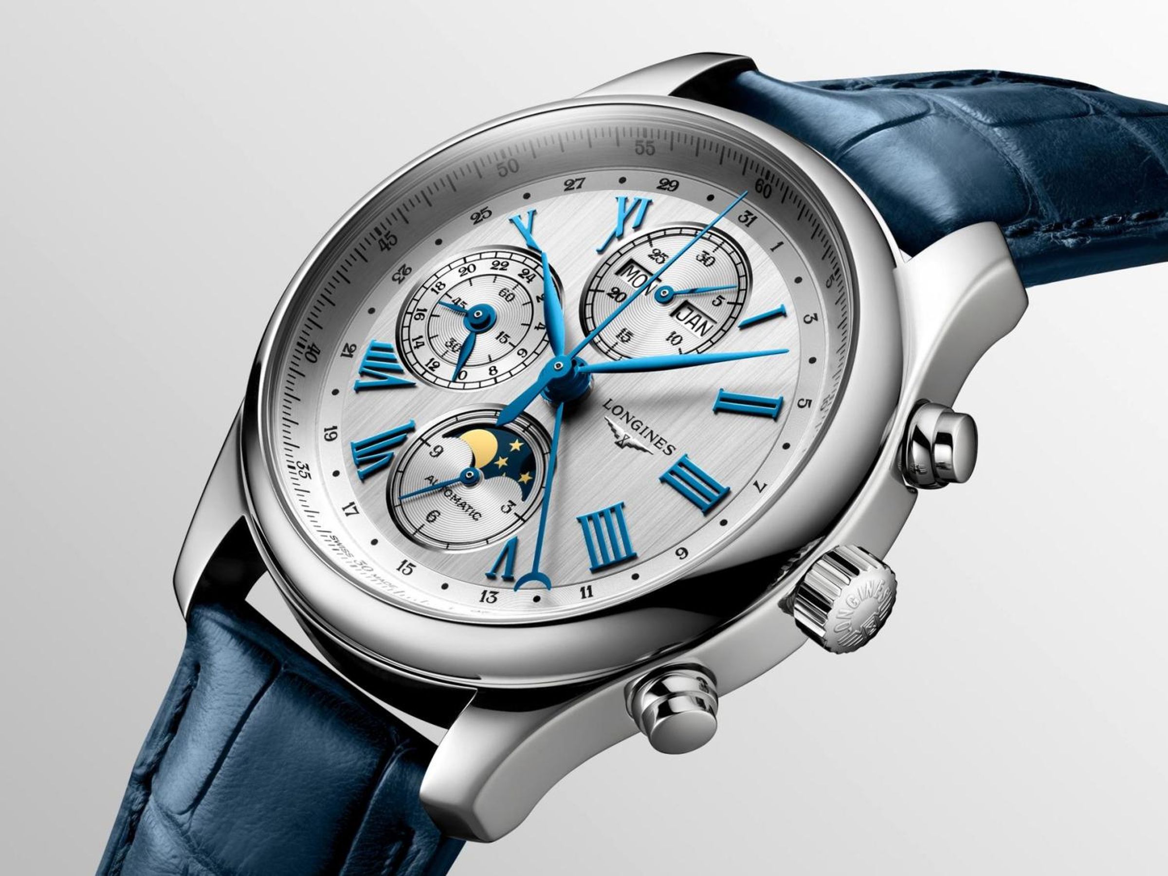 浪琴LONGINES「巨擘系列」的全日曆月相盈虧24小時指示計時碼錶,以入門價位提供最多種的複雜功能於一只手錶之中。定價約NT$127,200。