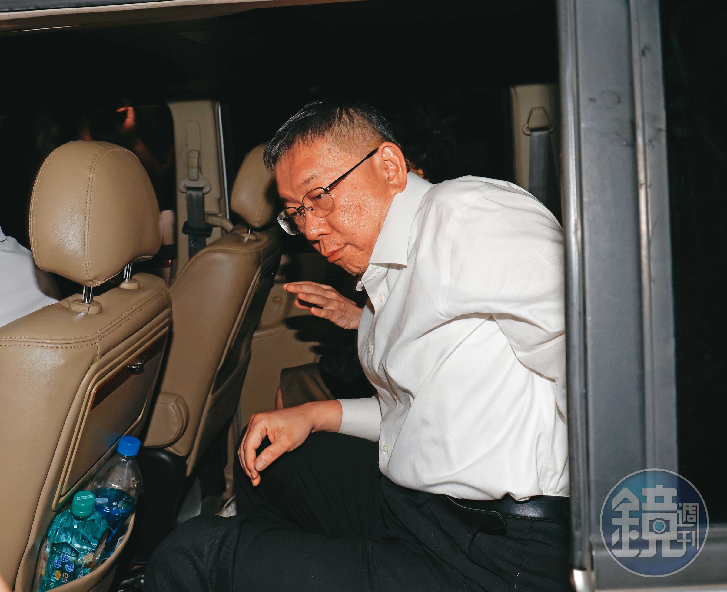 柯文哲無保請回後,和太太陳佩琪直奔好友黃珊珊住處遭質疑有串證之虞。