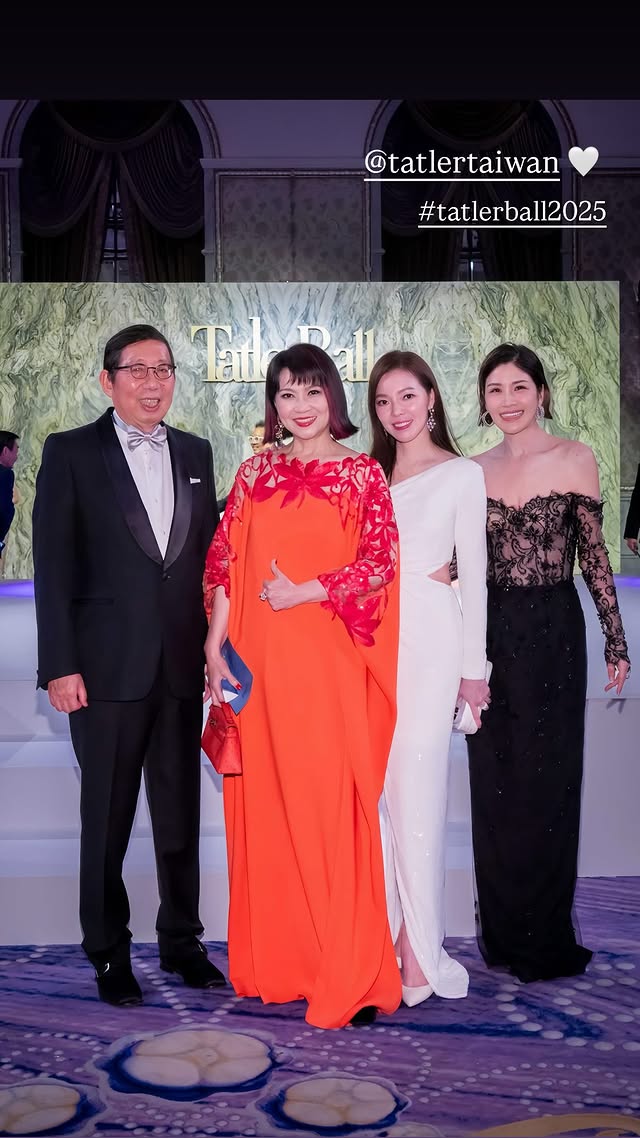 蔣雅淇(右起)、曾馨瑩、翁美慧和蔡明興。(翻攝hsin_ying_tseng IG)