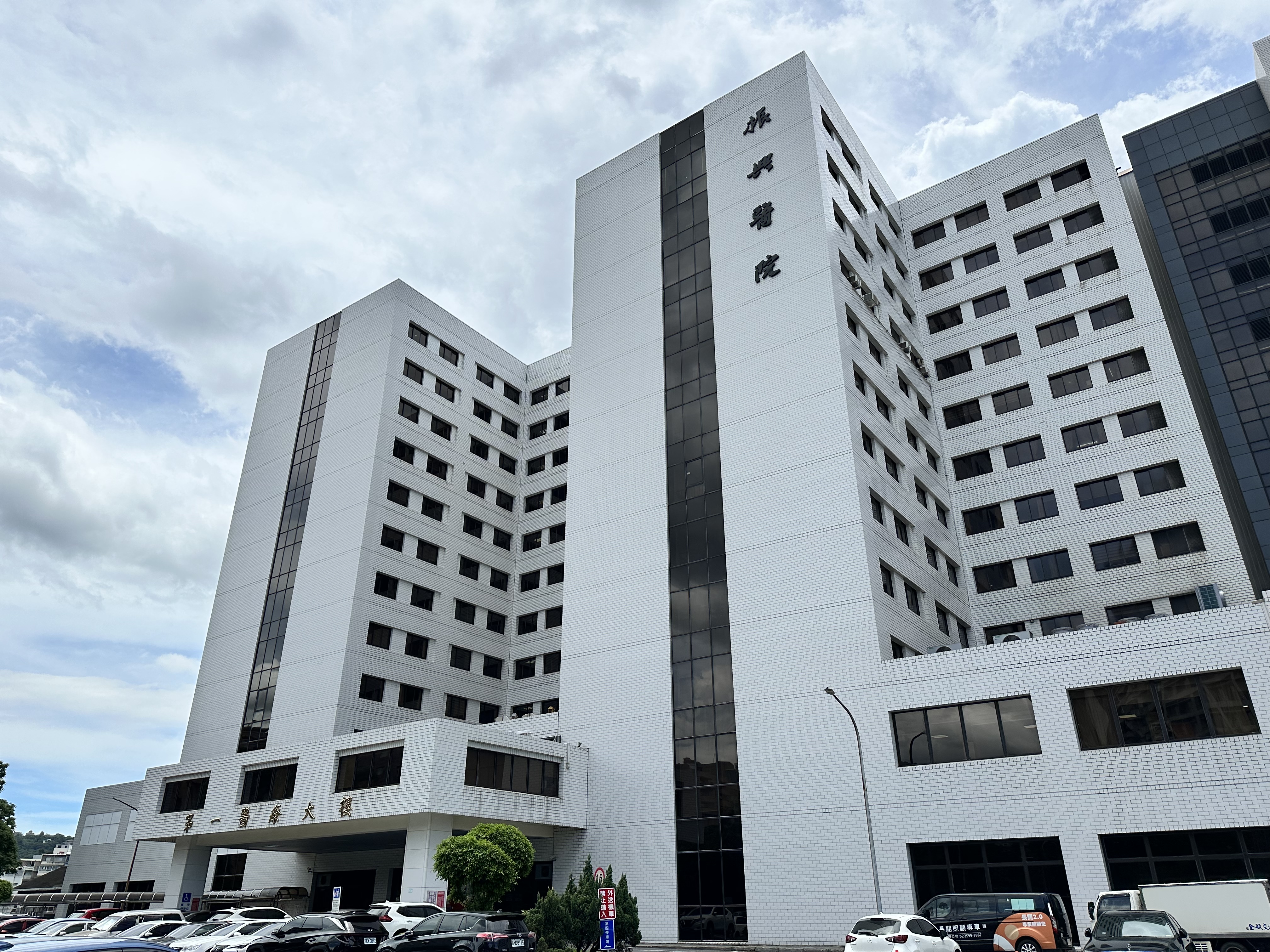 振興醫院爆發打壓工會案，遭停聘的林昌琦醫師將與醫院打官司。