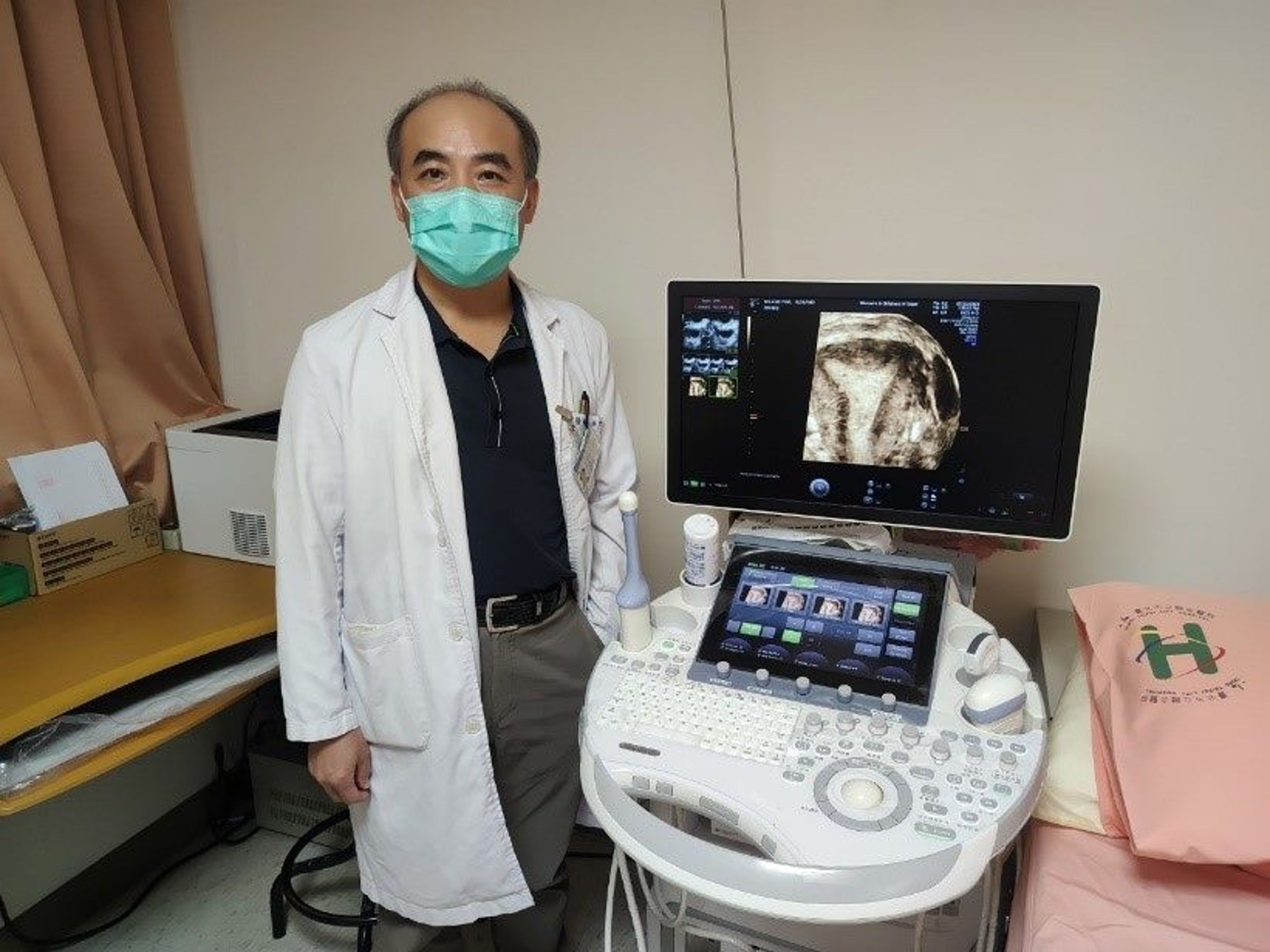 高風險族群經過醫師評估不正常出血來源,可透過3D超音波篩檢,當天檢查可以立即知道結果。(北市聯醫婦幼院區提供)
