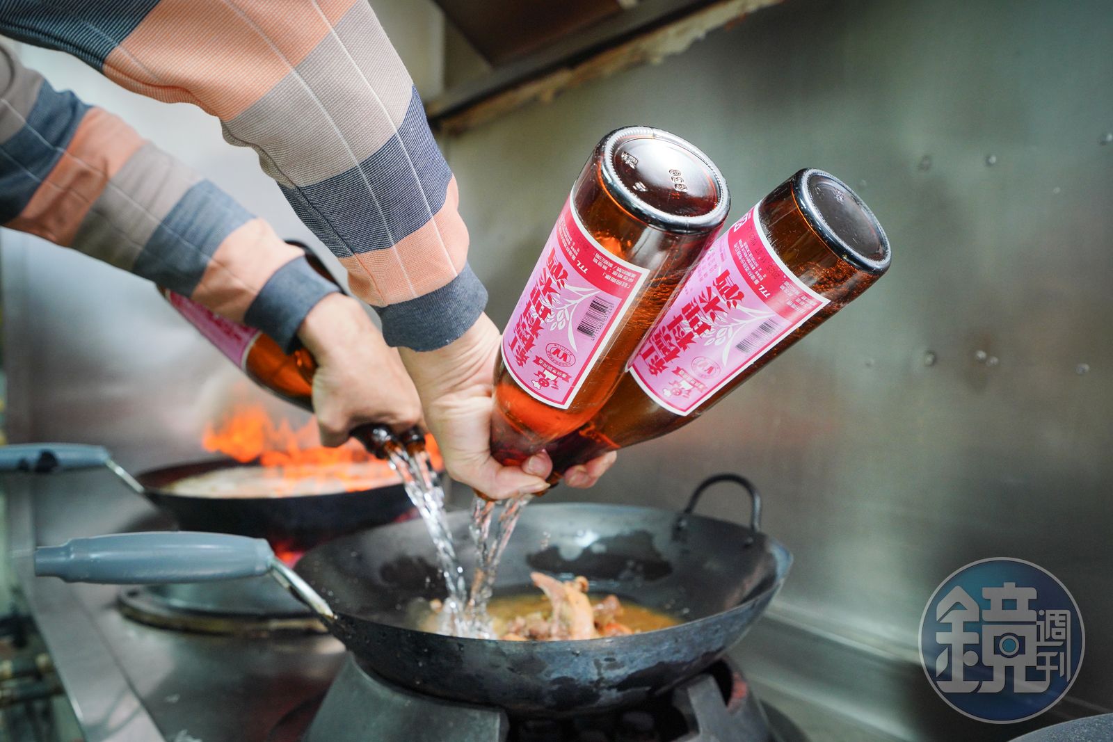 他堅持全米酒不加一滴水，但開始有酒測後，侯翔笙不得不另煮一鍋湯頭備用。「因為有些客人還是怕酒測不過，其實大火燒完酒精都揮發了。」