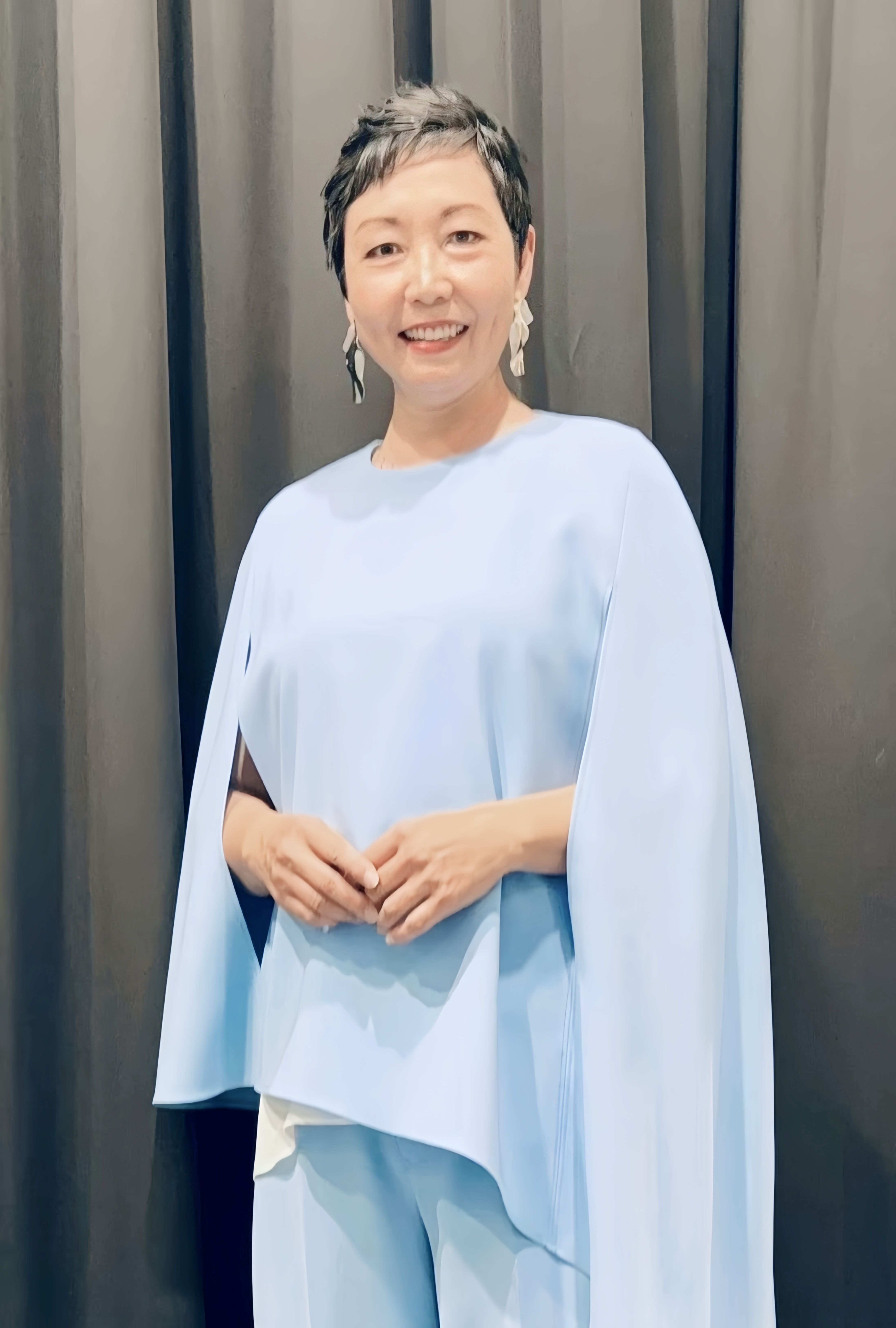 王新蓮出身民歌,跨界文字繪畫攝影藝術,即將發行藝術作品《懸浮人生》並舉辦個展。(翔子提供)