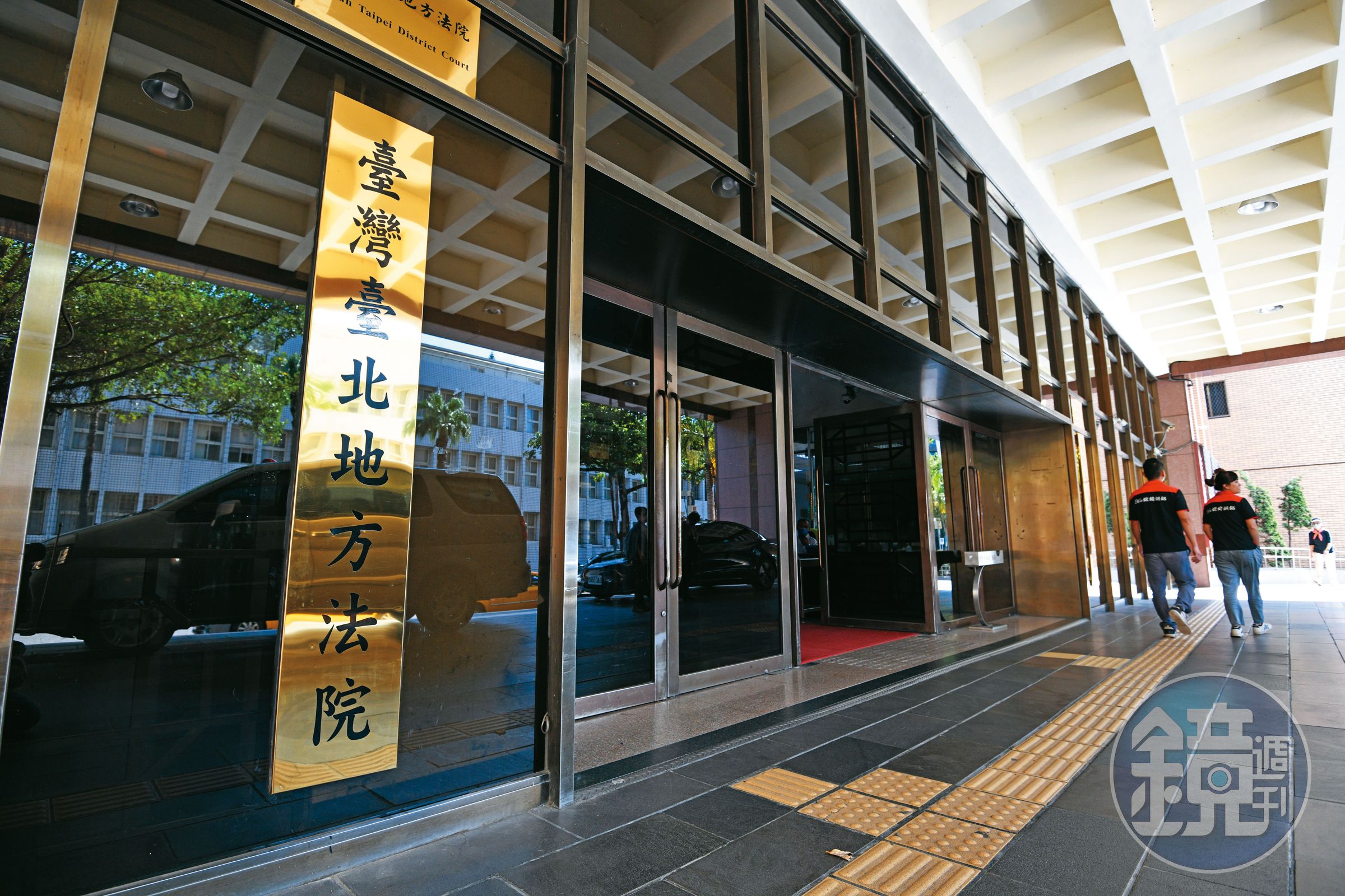 陳萬添等3人本月初開庭時皆認罪，並想爭取緩刑輕判，讓鄭楠興等股東感到不滿。
