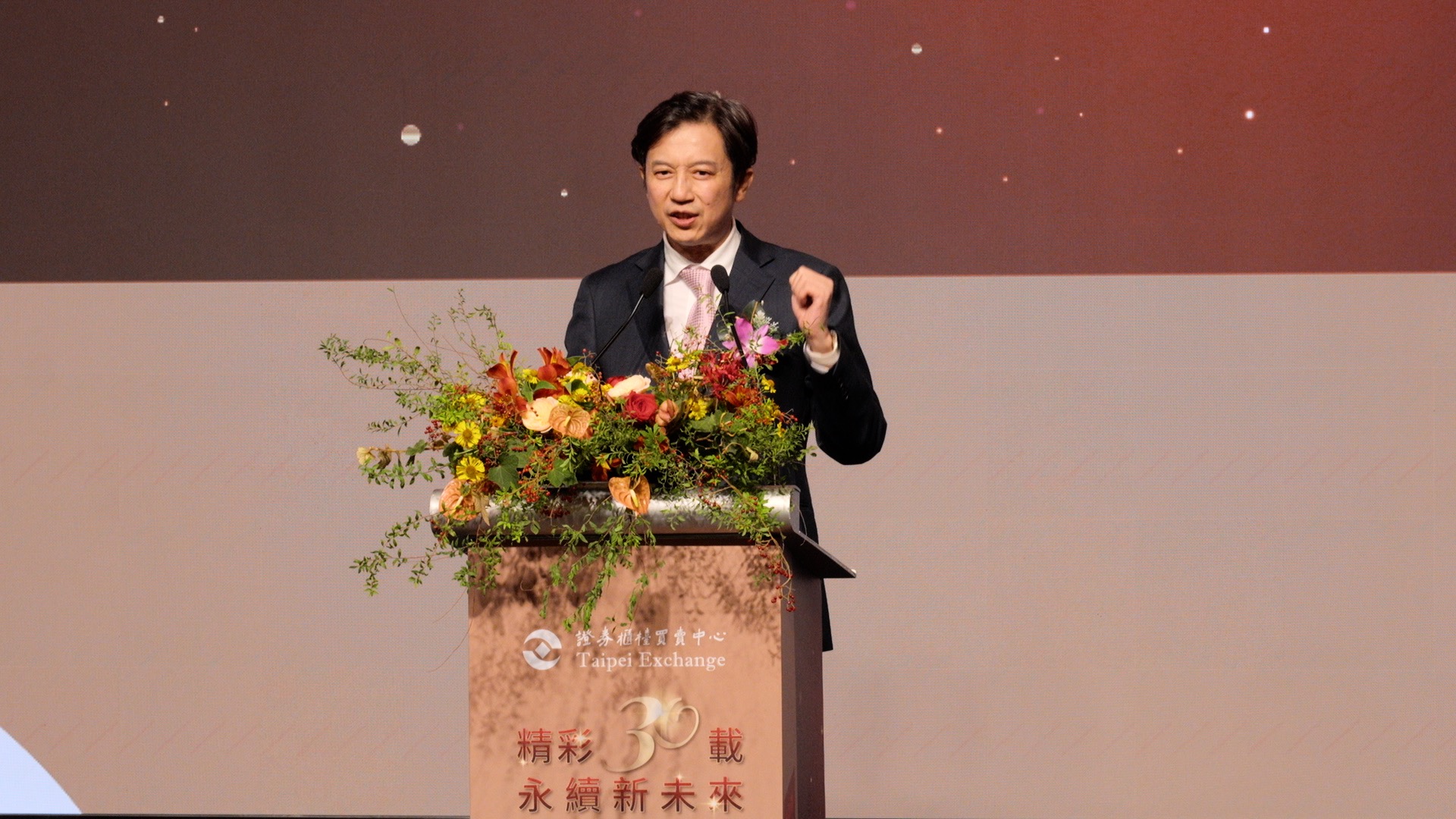 金管會副主任委員陳彥良分享,扶植資本、讓中小企業茁壯的同時,也要完成青年敢追夢、勞工好心情、家庭有支持、企業能轉型的目標。