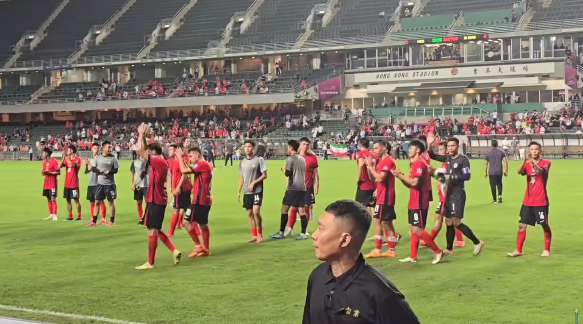 香港足球代表隊昨在香港大球場的世界盃外圍賽迎戰伊朗隊。（翻攝自臉書香港力量）