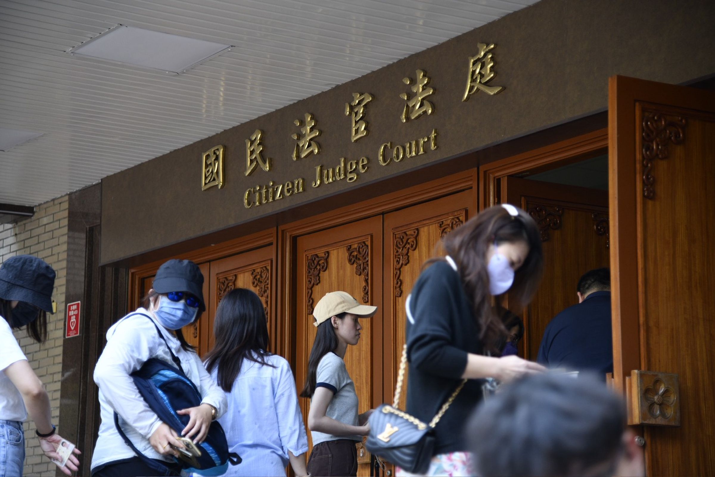 剴剴案今（13日）下午2時30分宣判保母劉彩萱、劉若琳一審刑期。（鏡報新聞網提供）