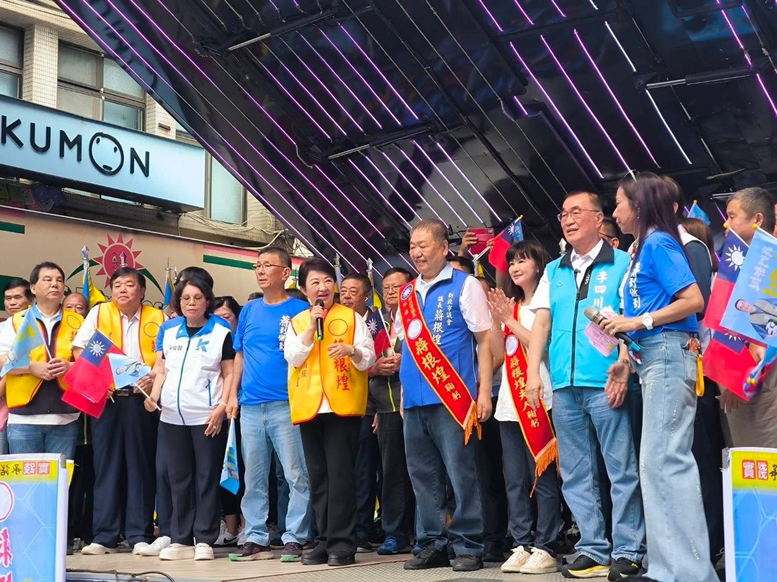 侯友宜跟盧秀燕(圖)今天也有出席此活動,幫李四川等人站台,但和鄭麗文先後錯開、並未同台。(翻攝自蔣根煌臉書)