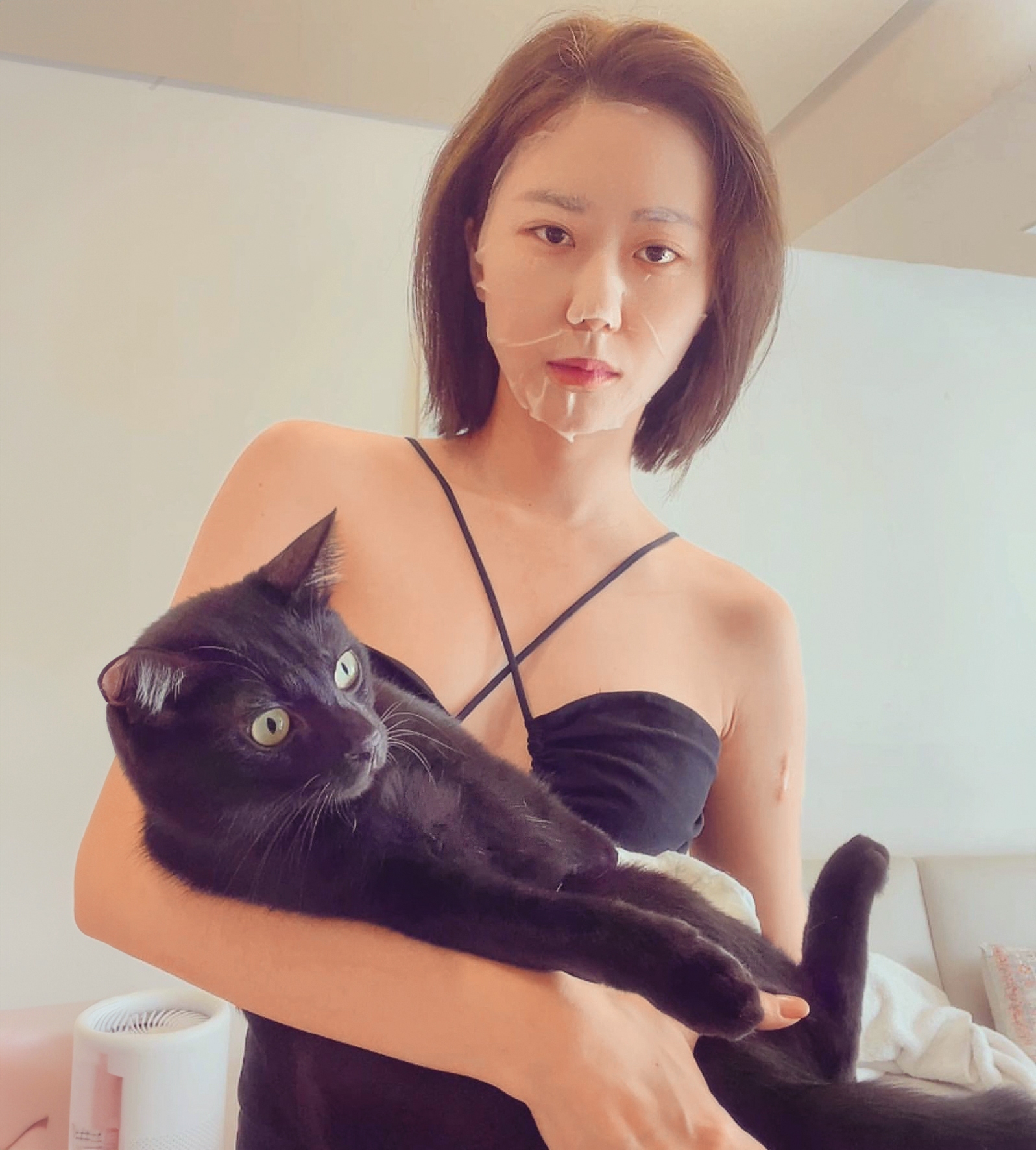 張景嵐推銷自己的面膜不遺餘力,雖然曾被前經紀公司提告違反合約求償,但最後她勝訴免賠。(翻攝自張景嵐IG)