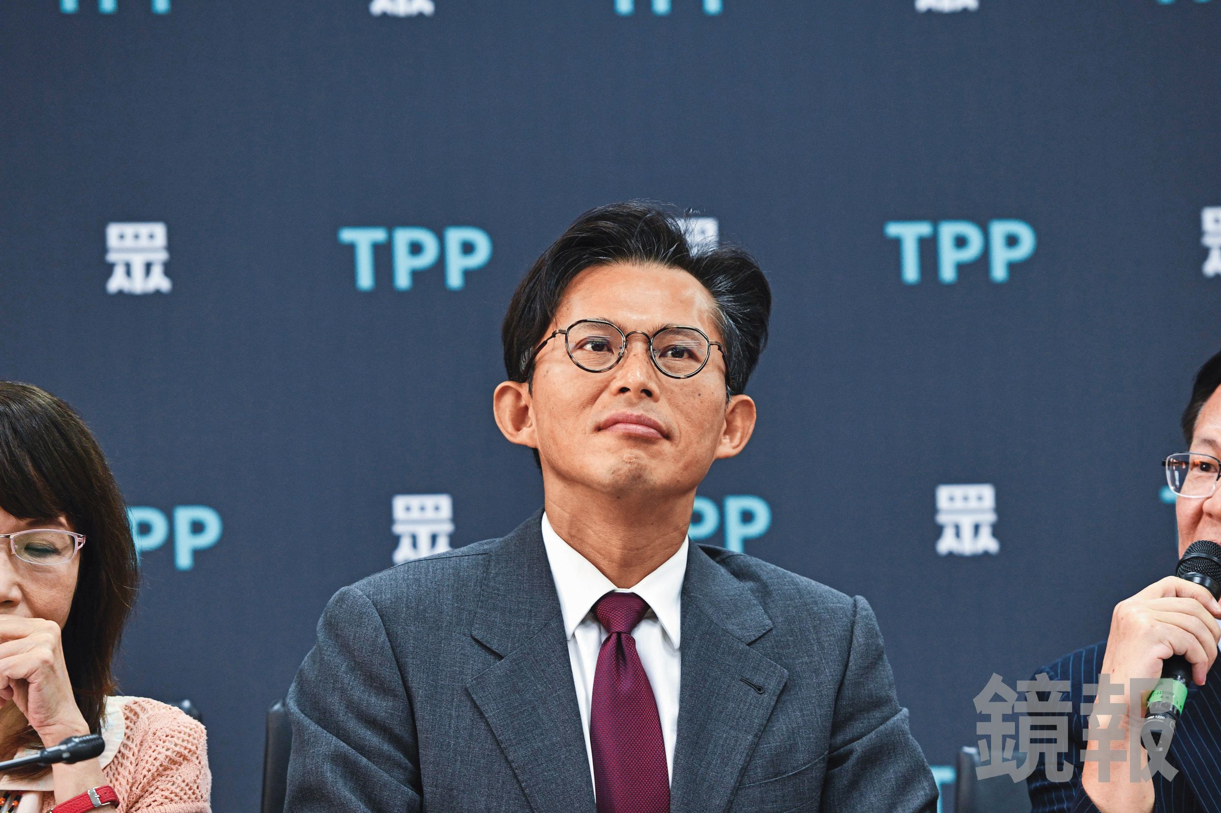 黃國昌狗仔集團鎖定行政院、監察院、總統府3大祕書長、部會首長、立法委員及監察委員等政敵跟拍。(鏡報李智為)