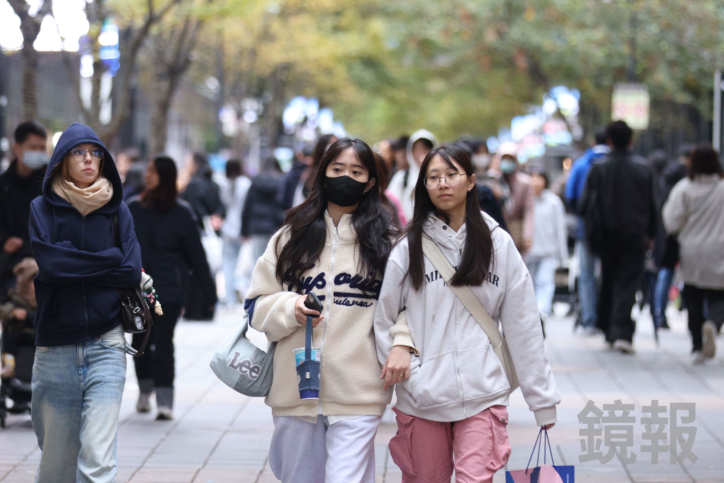 全台今晴朗高溫32度。（鏡報劉耀勻）