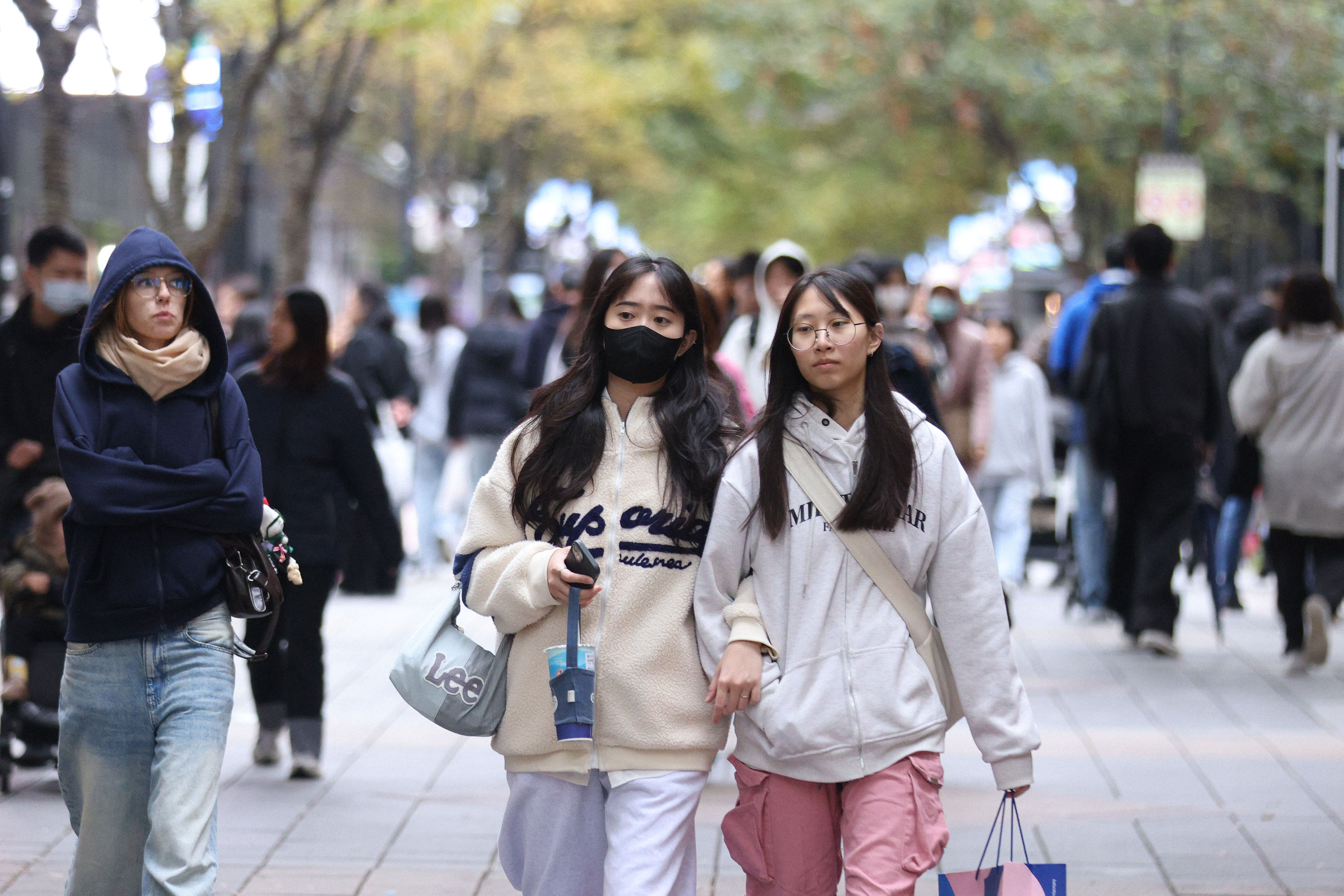 全台今晴朗高溫32度。（鏡報劉耀勻）