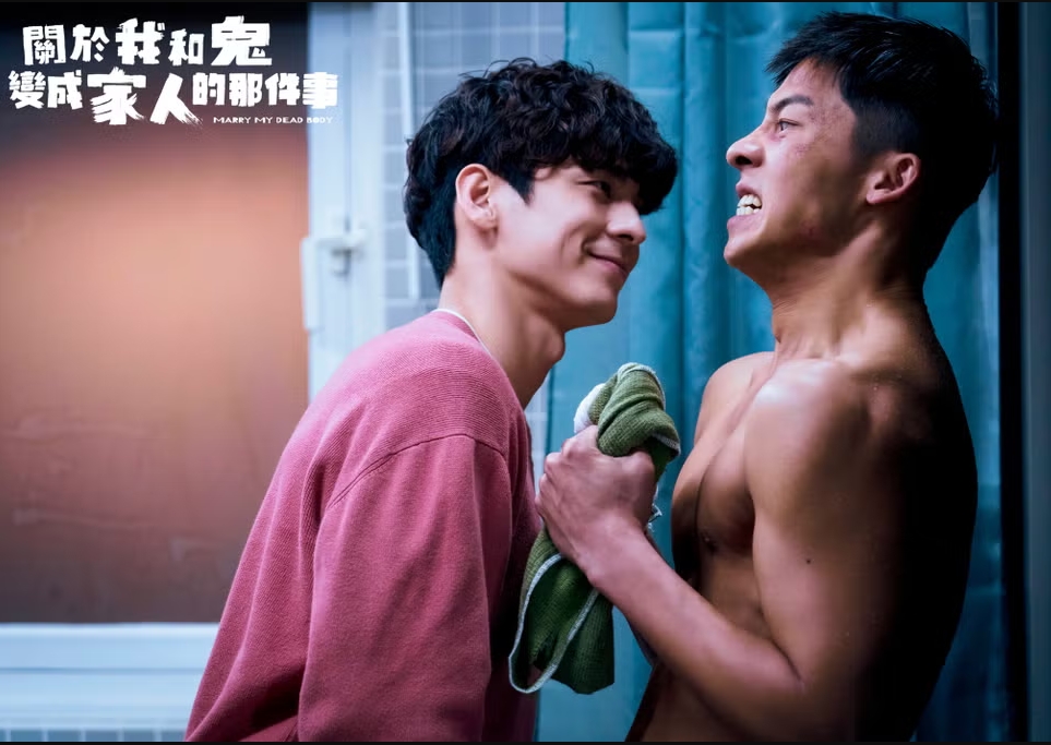 《關於我和鬼變成家人的那件事》由許光漢(右)林柏宏主演,成為現象級電影大賣3.6億元。(網路圖片)