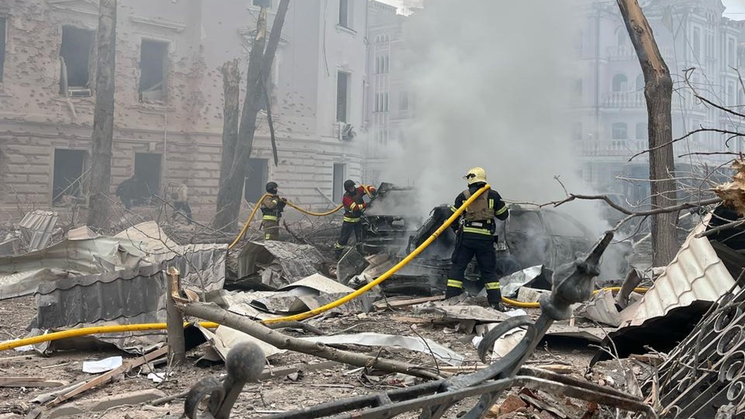 俄羅斯13日以飛彈襲擊烏克蘭東北部城市蘇梅,造成至少34人死亡、117人受傷。(翻攝自X@ZelenskyyUa)