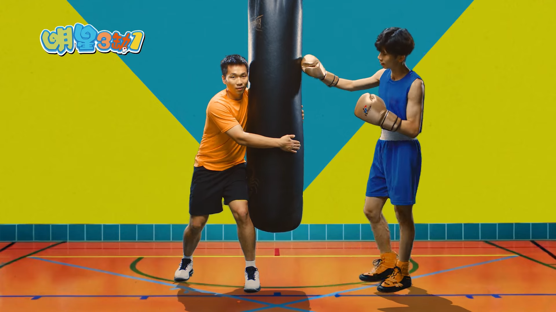 李洋（左）和林郁婷（右）代言麻將手遊。（翻攝明星三缺一YouTube頻道）