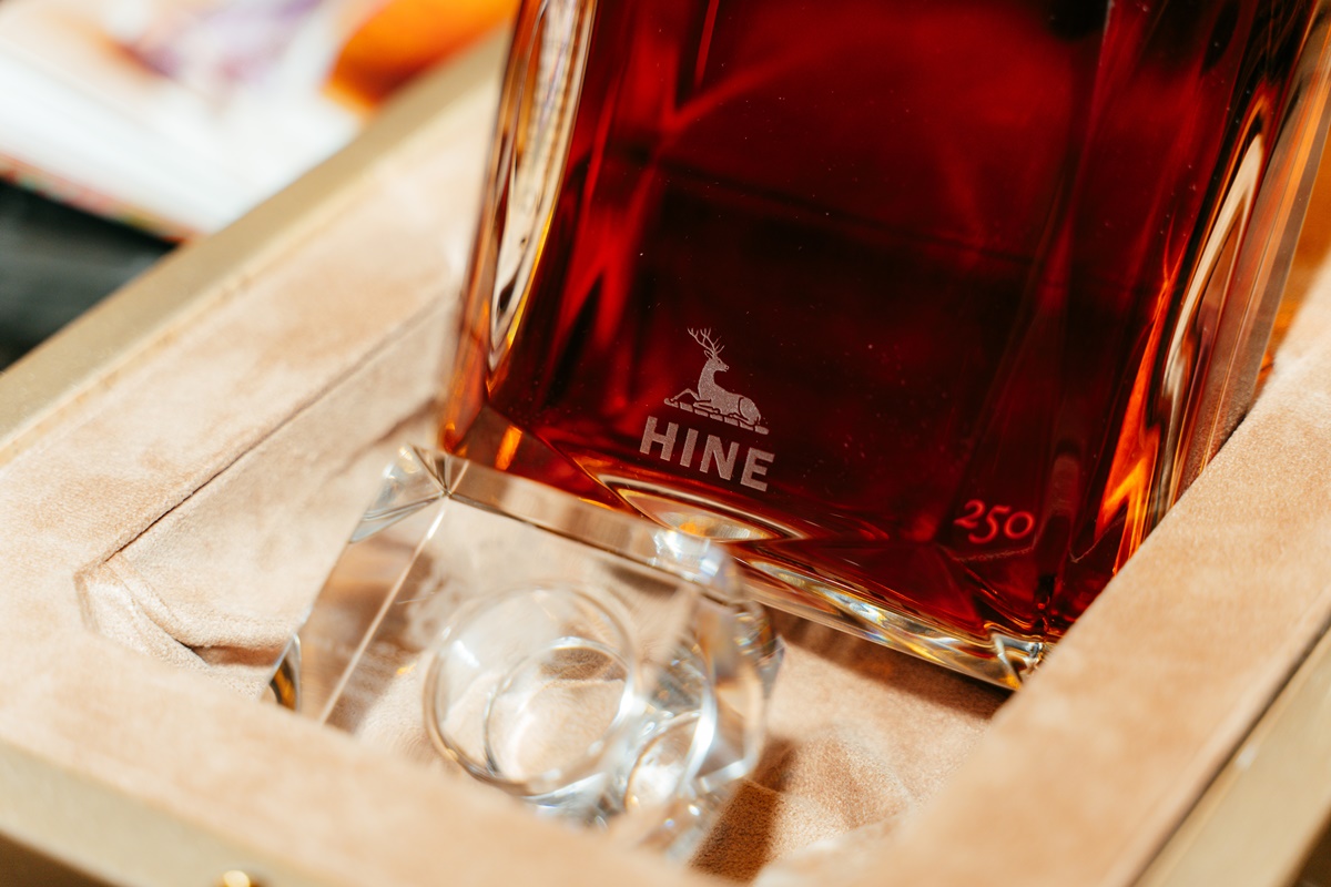「HINE 御鹿干邑」自1822年起以「鹿」為品牌象徵,據說有從法國望向英國之意。(御鹿干邑提供)