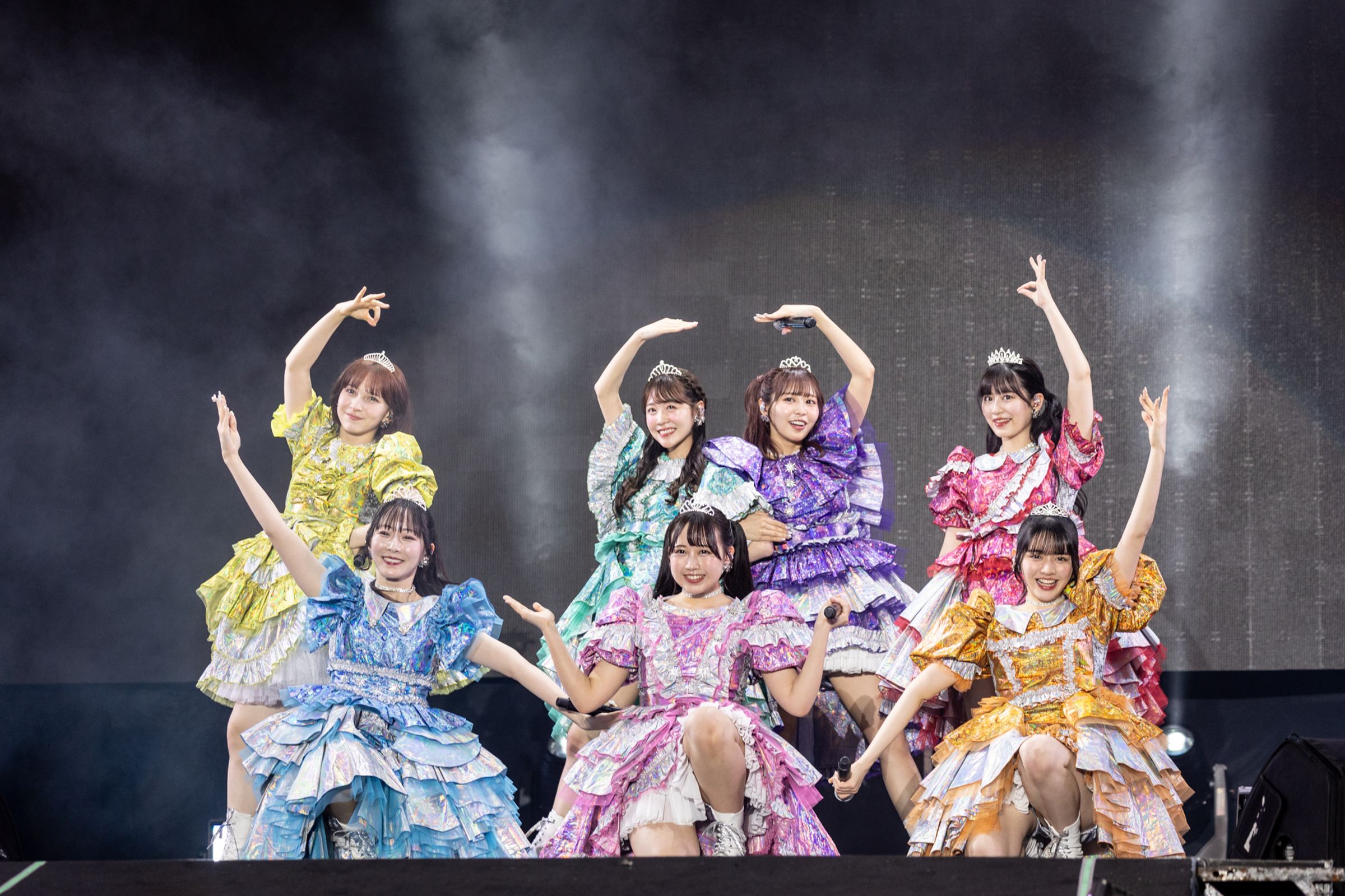 FRUITS ZIPPER帶來8首歌曲,超可愛的她們連退場時都還在說「我愛高雄」、「高雄好吃」、「我愛小籠包」。(寬寬整合行銷提供)