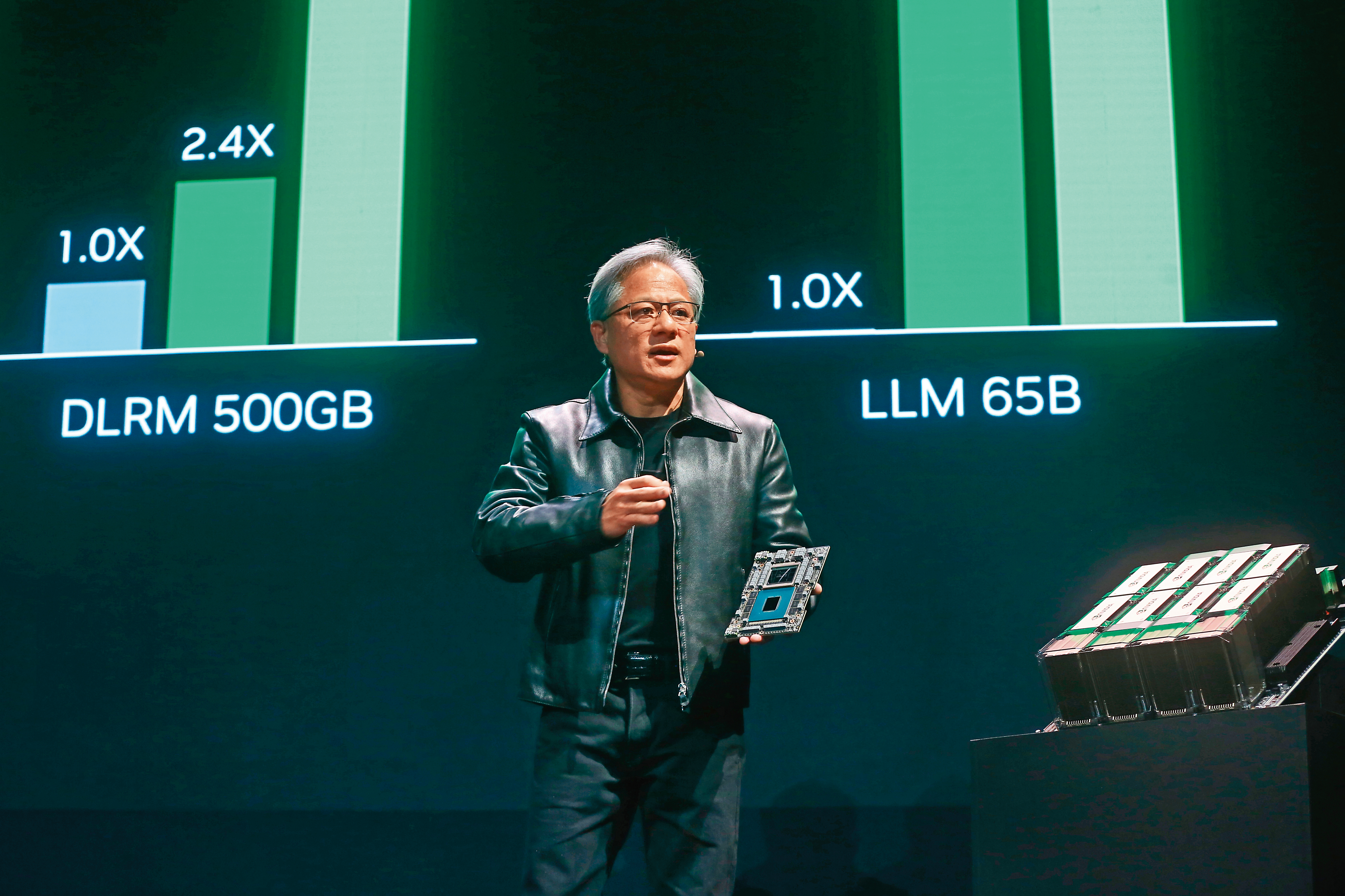 CoWoS先進封裝技術在人工智慧的需求推力下，吸引輝達、超微等晶片大廠爭相下單。